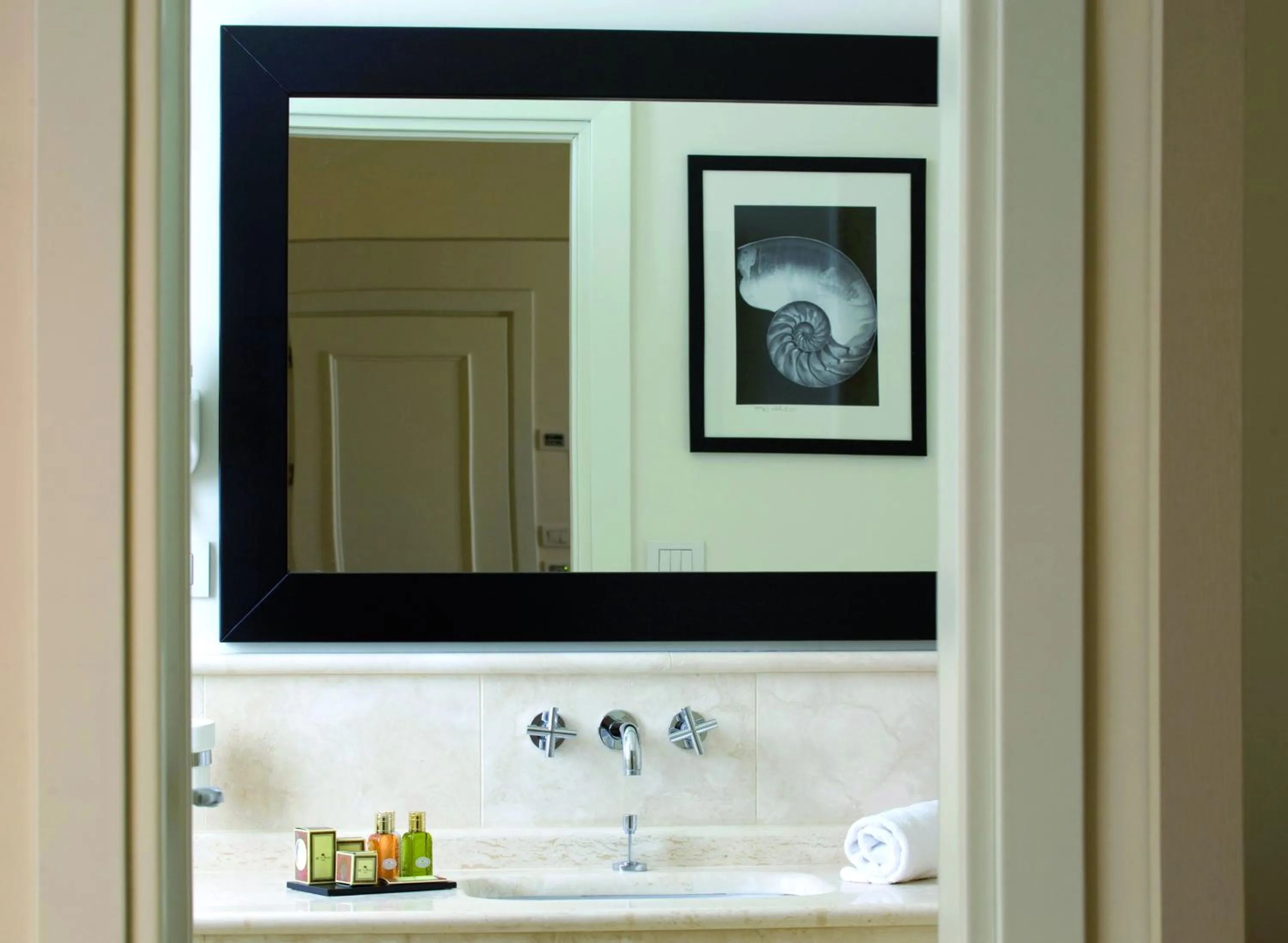 Decorative detail in Albergo Palazzo Decumani