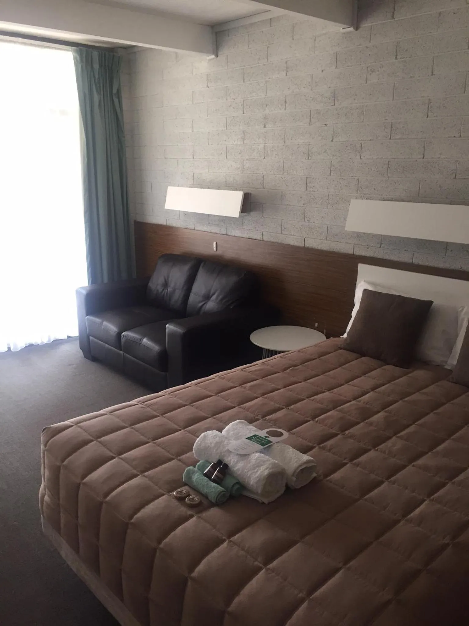 Bed in Thomas Lodge Motel