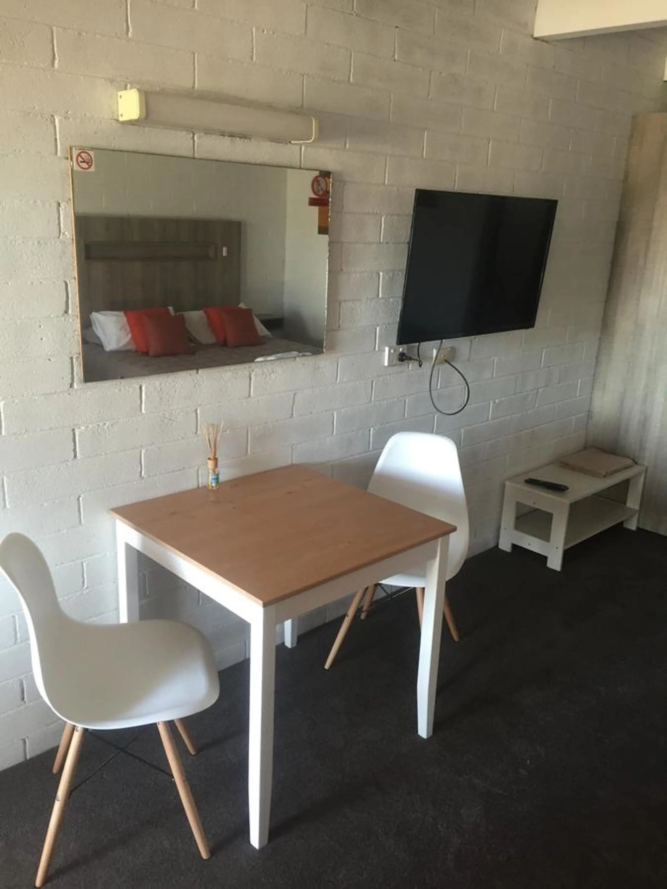 Seating area in Thomas Lodge Motel