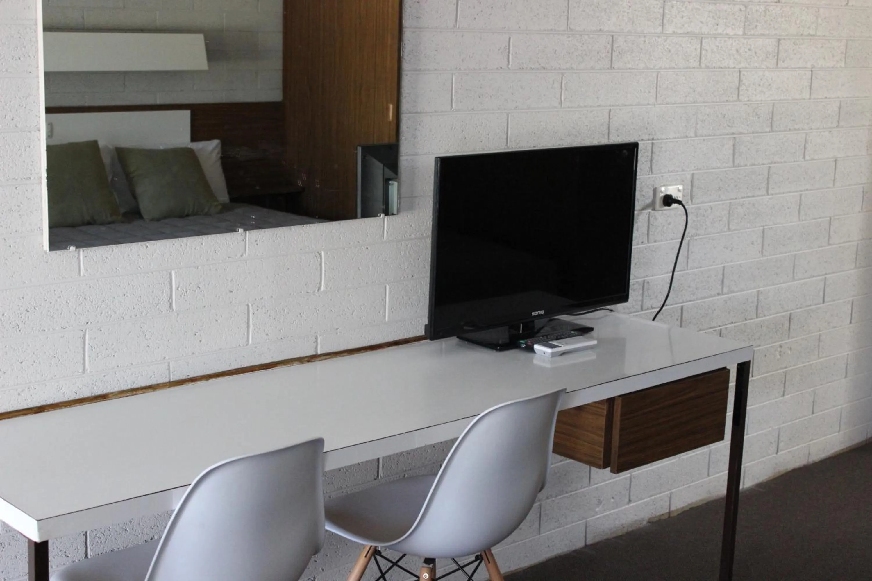 TV and multimedia in Thomas Lodge Motel