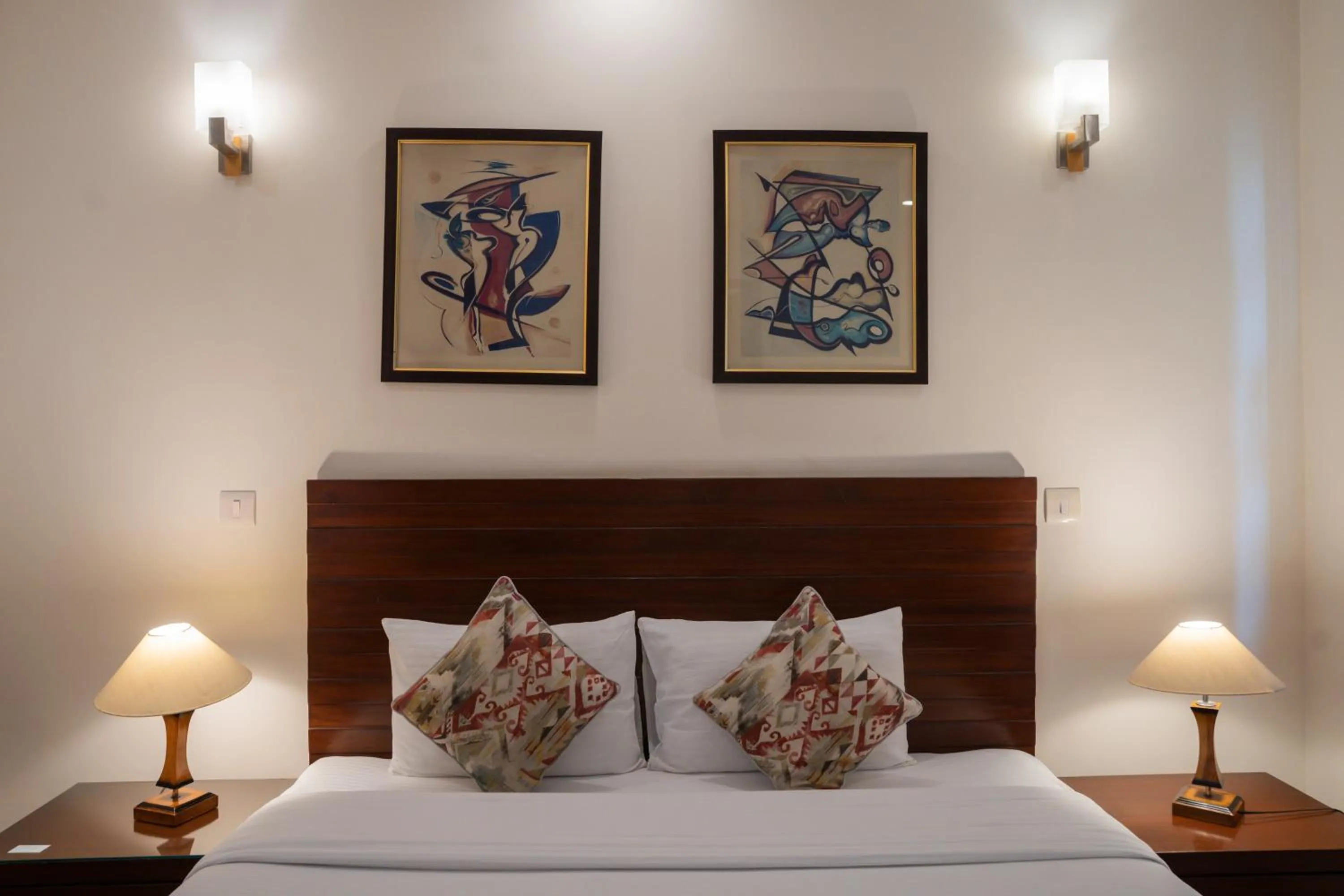 Bed in Ahuja Residency Noida