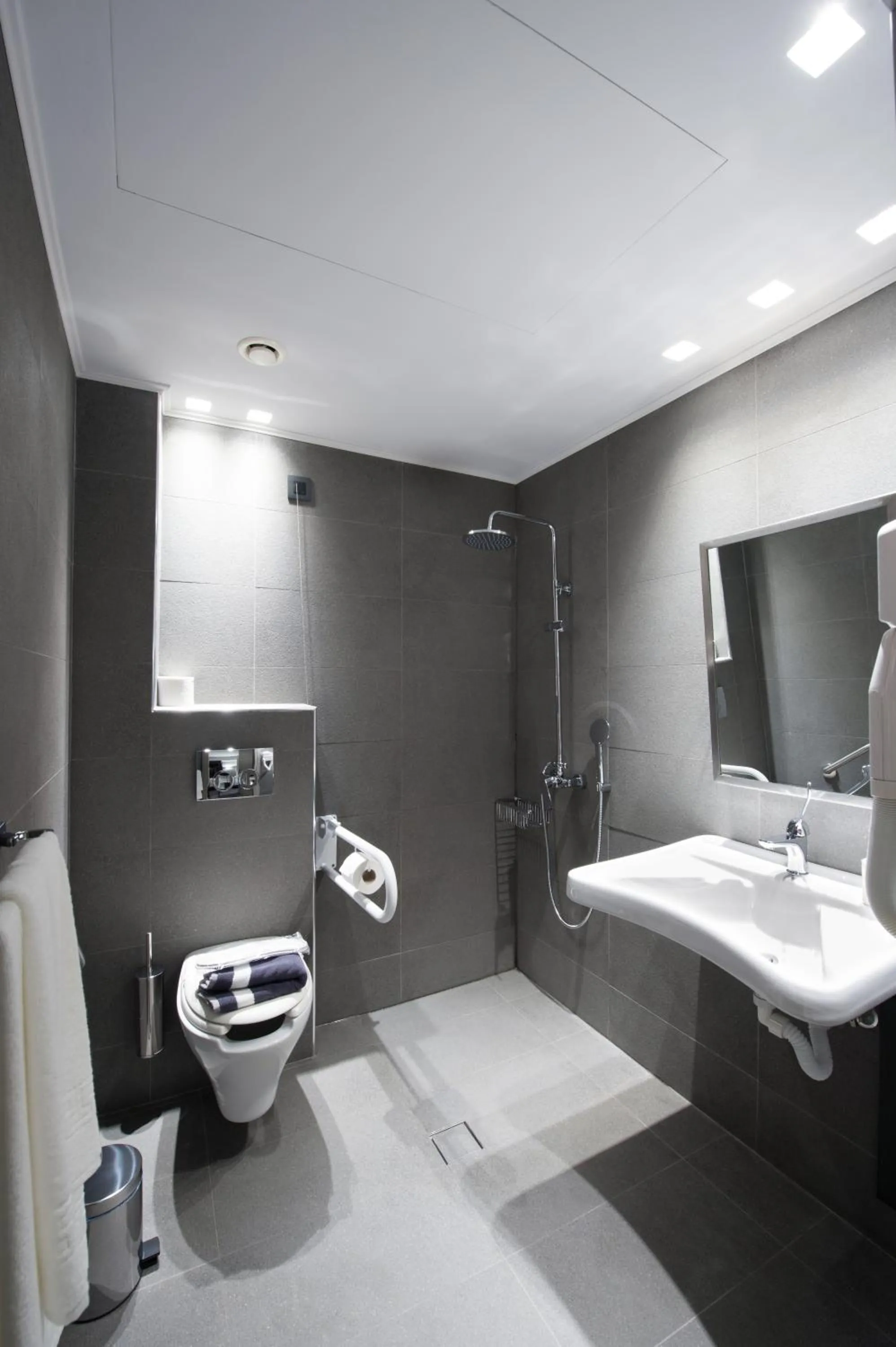 Bathroom in Castello City