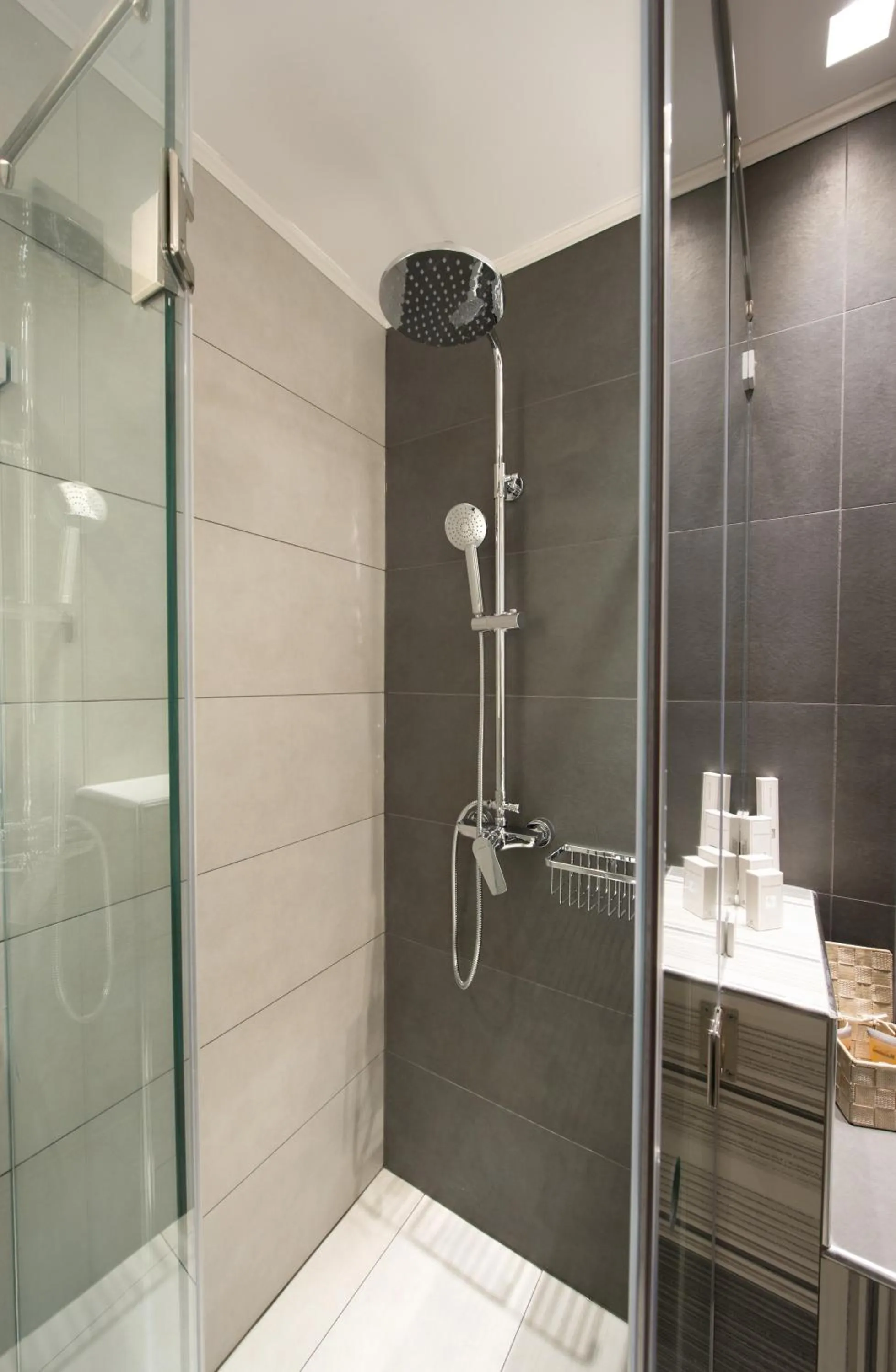 Shower in Castello City