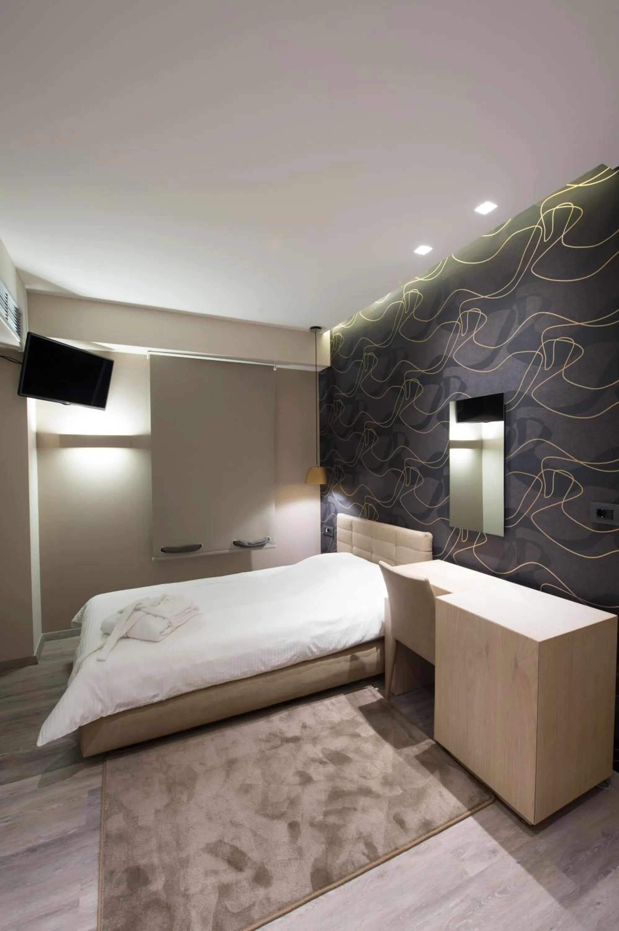 Photo of the whole room, Bed in Castello City