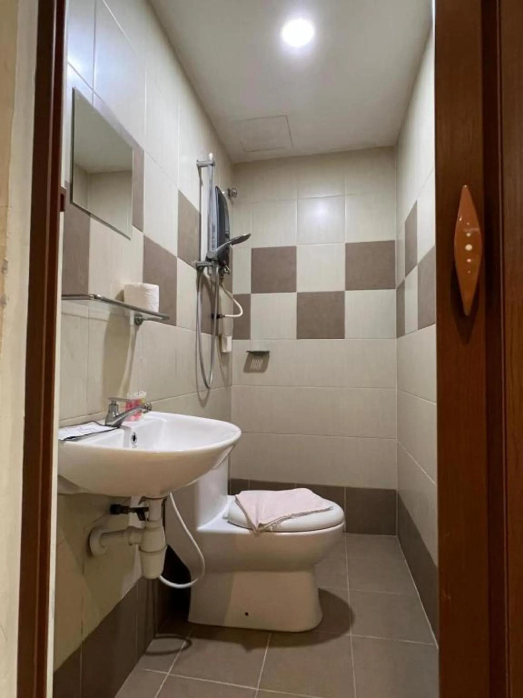 Shower in Hotel Miju