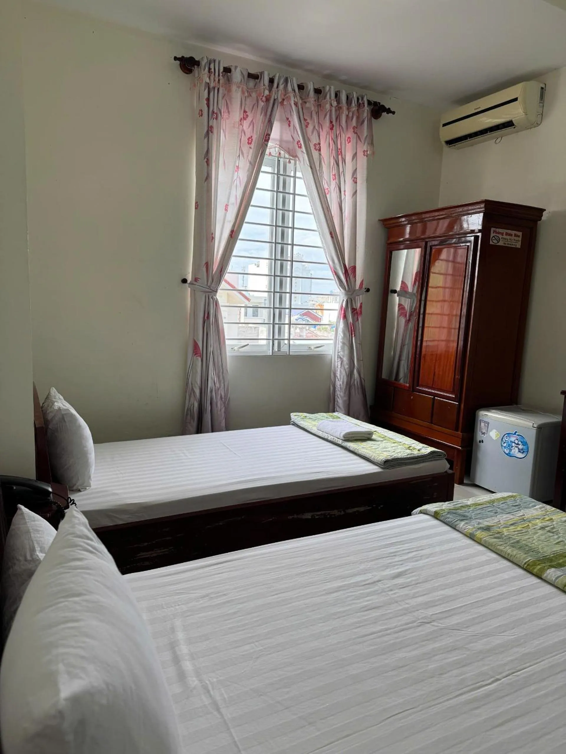 Photo of the whole room, Bed in Thinh Khang Hotel Vung Tau