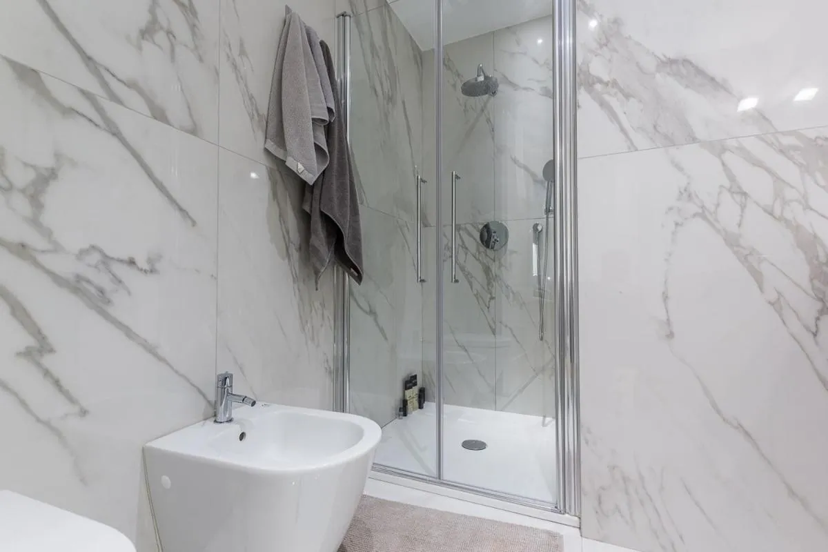 Shower in Fifty Eight Suite Milan Center