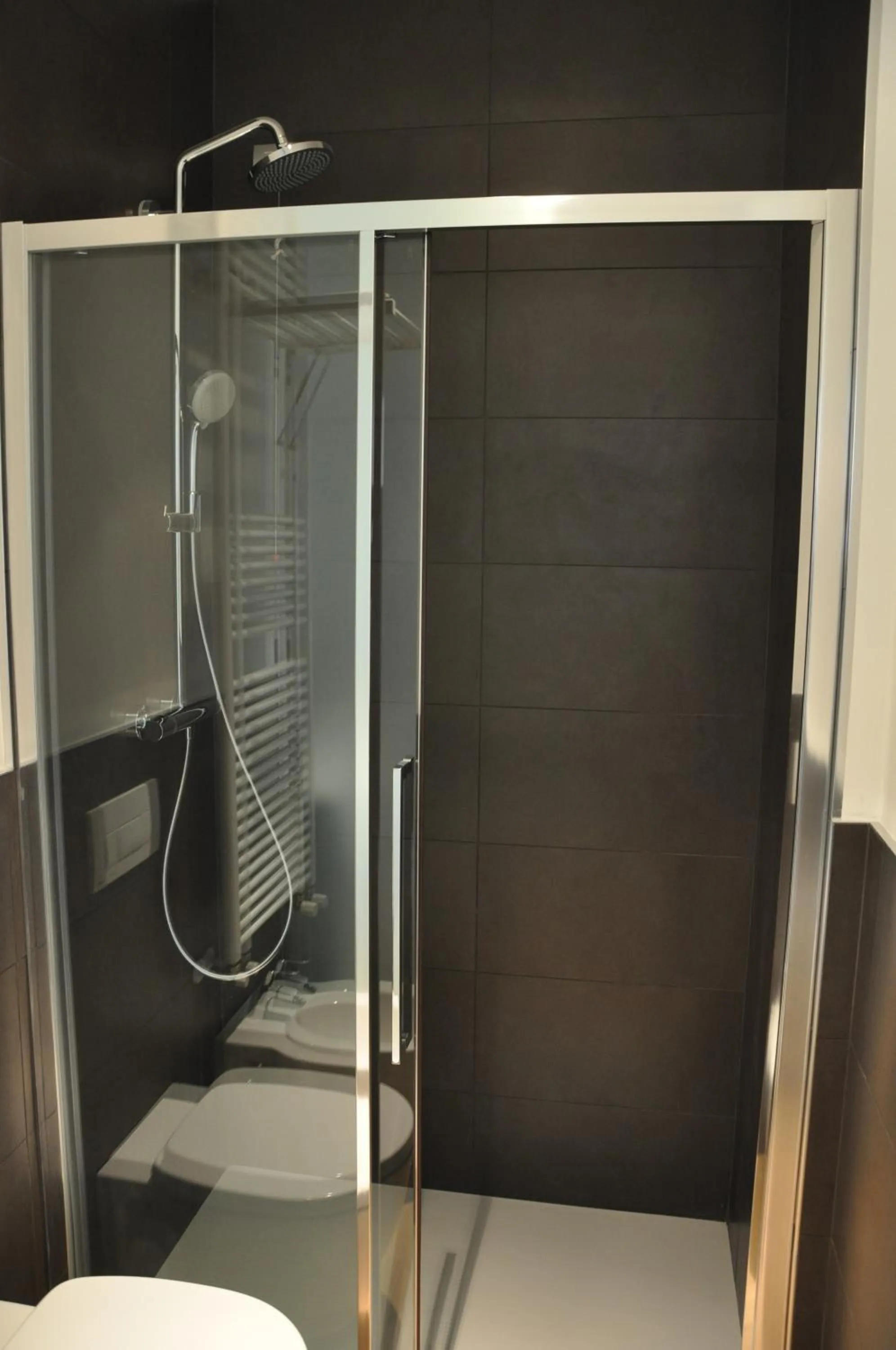 Shower in Fifty Eight Suite Milan Center