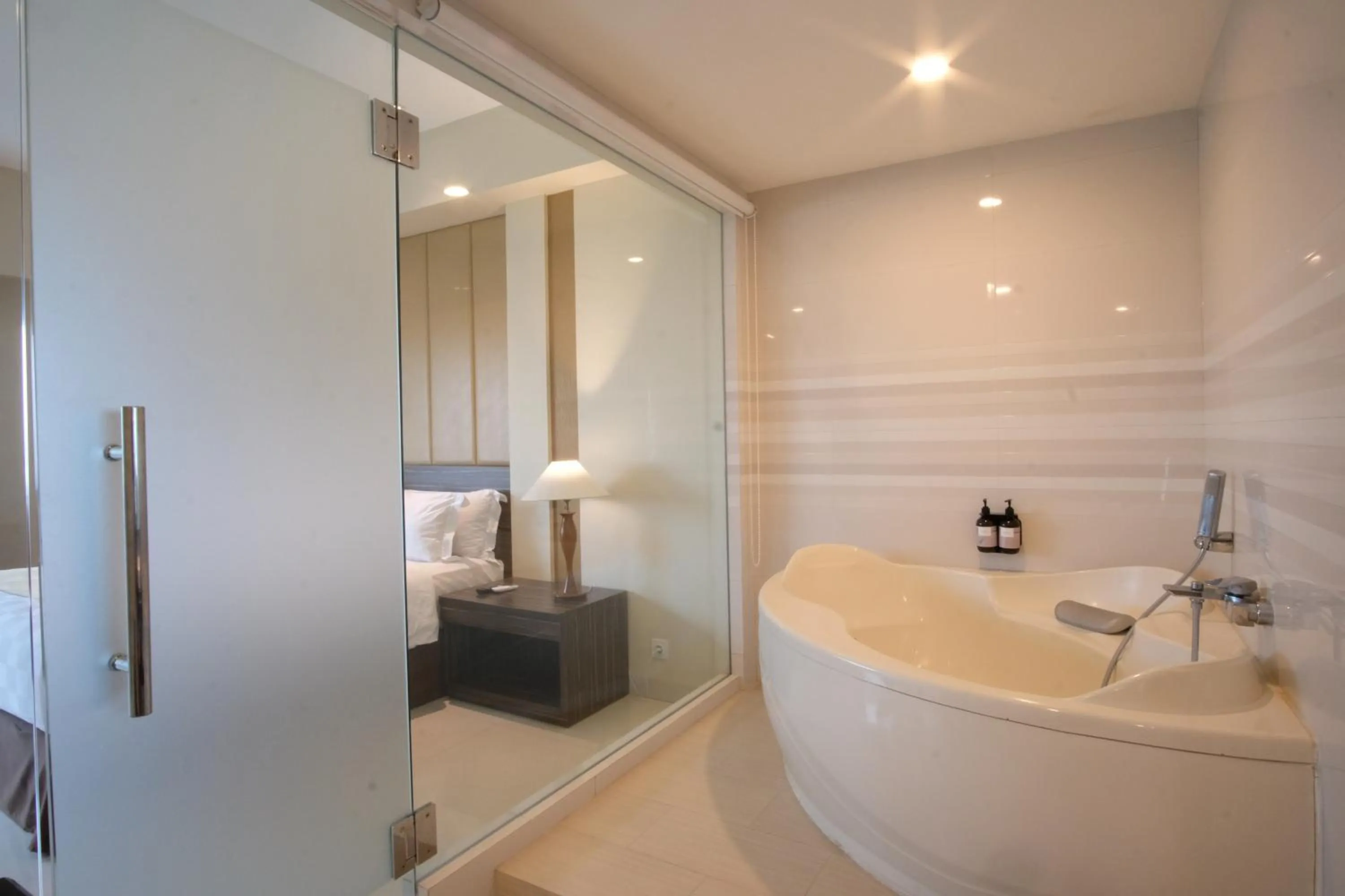 Bathroom, Bed in Istana Nelayan Hotel & Convention Powered by Archipelago