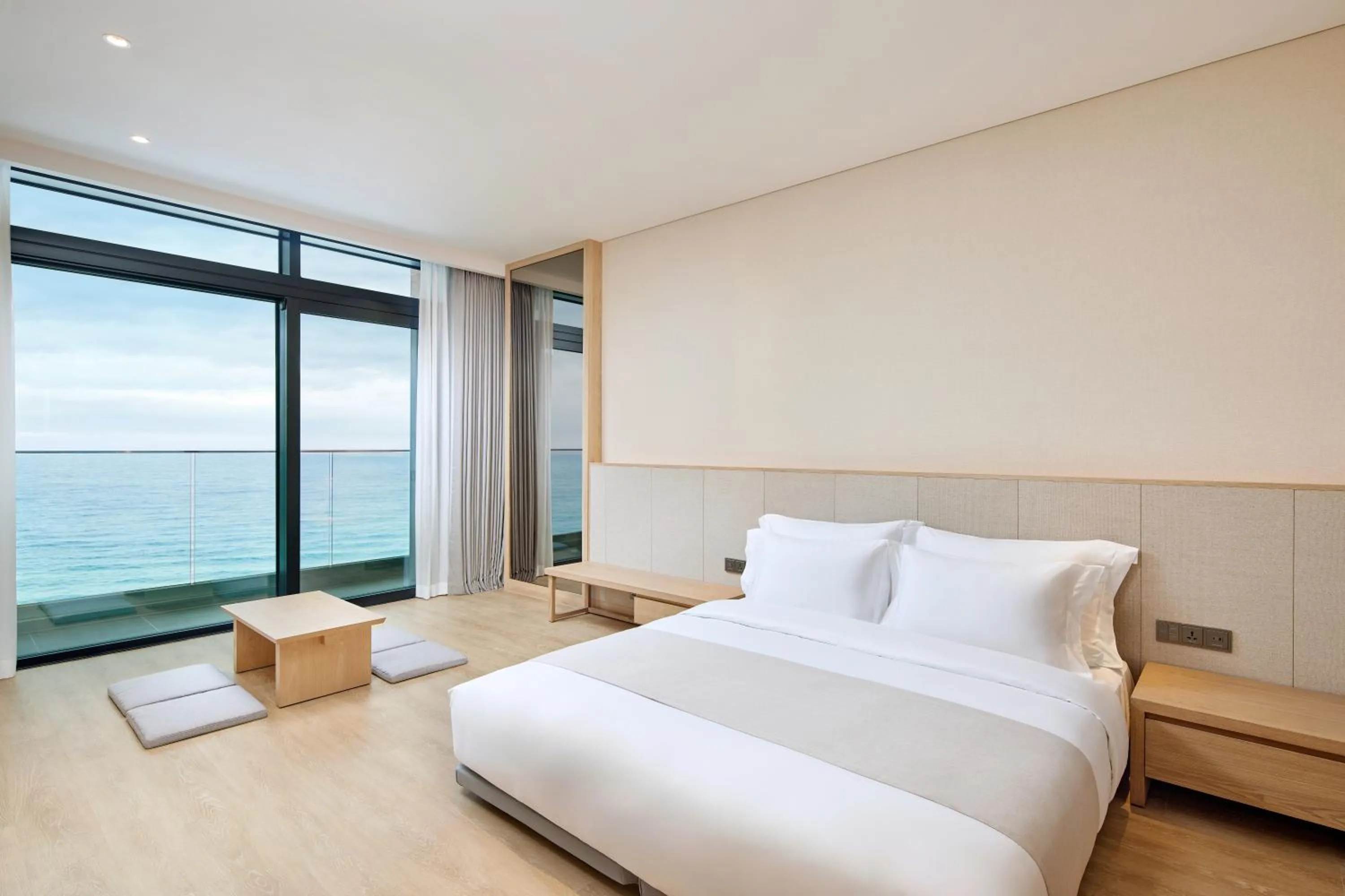 Bedroom, Bed in Shillamonogram Gangneung Hotel