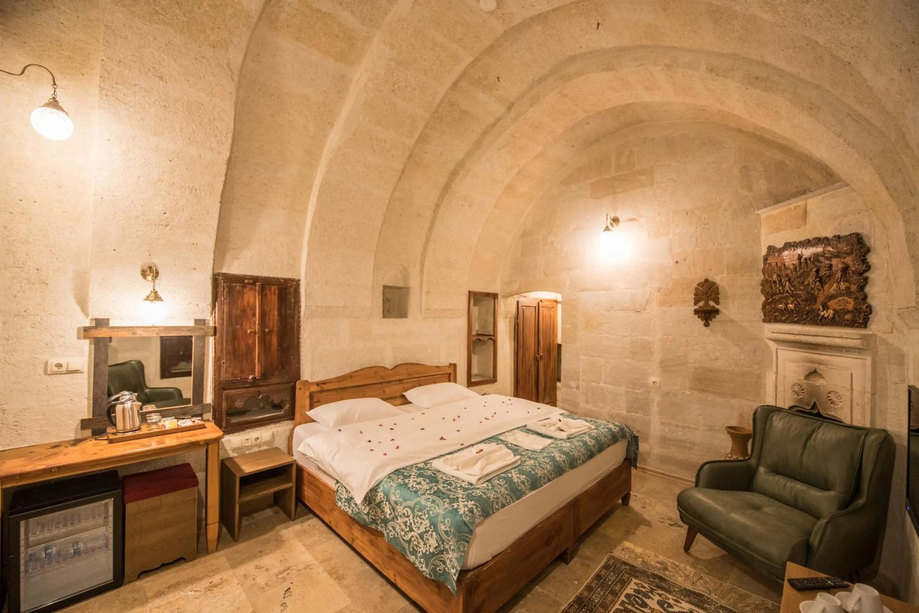 Photo of the whole room, Bed in Charming Cave Hotel