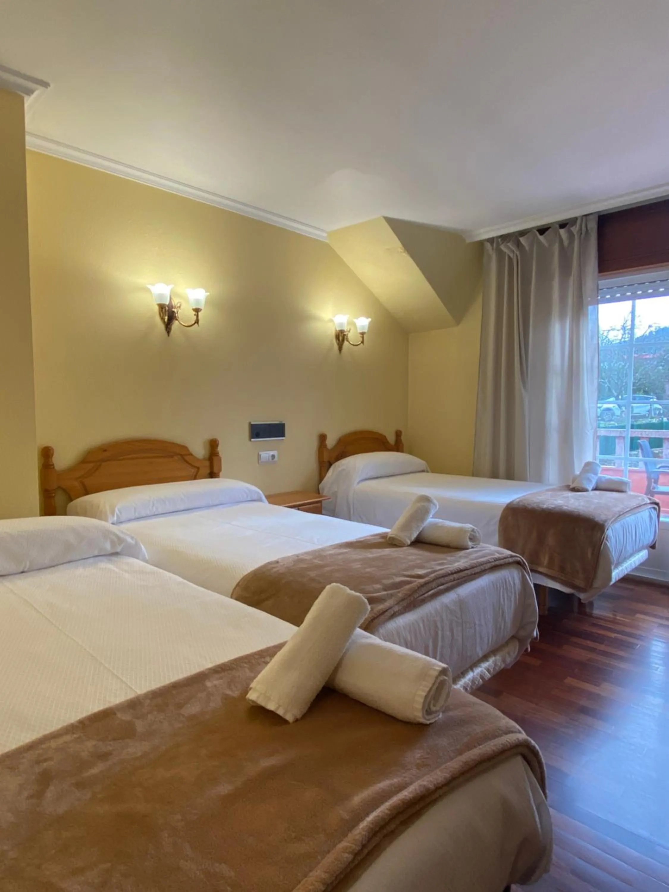 Photo of the whole room, Bed in Hotel Restaurante Isape GBC