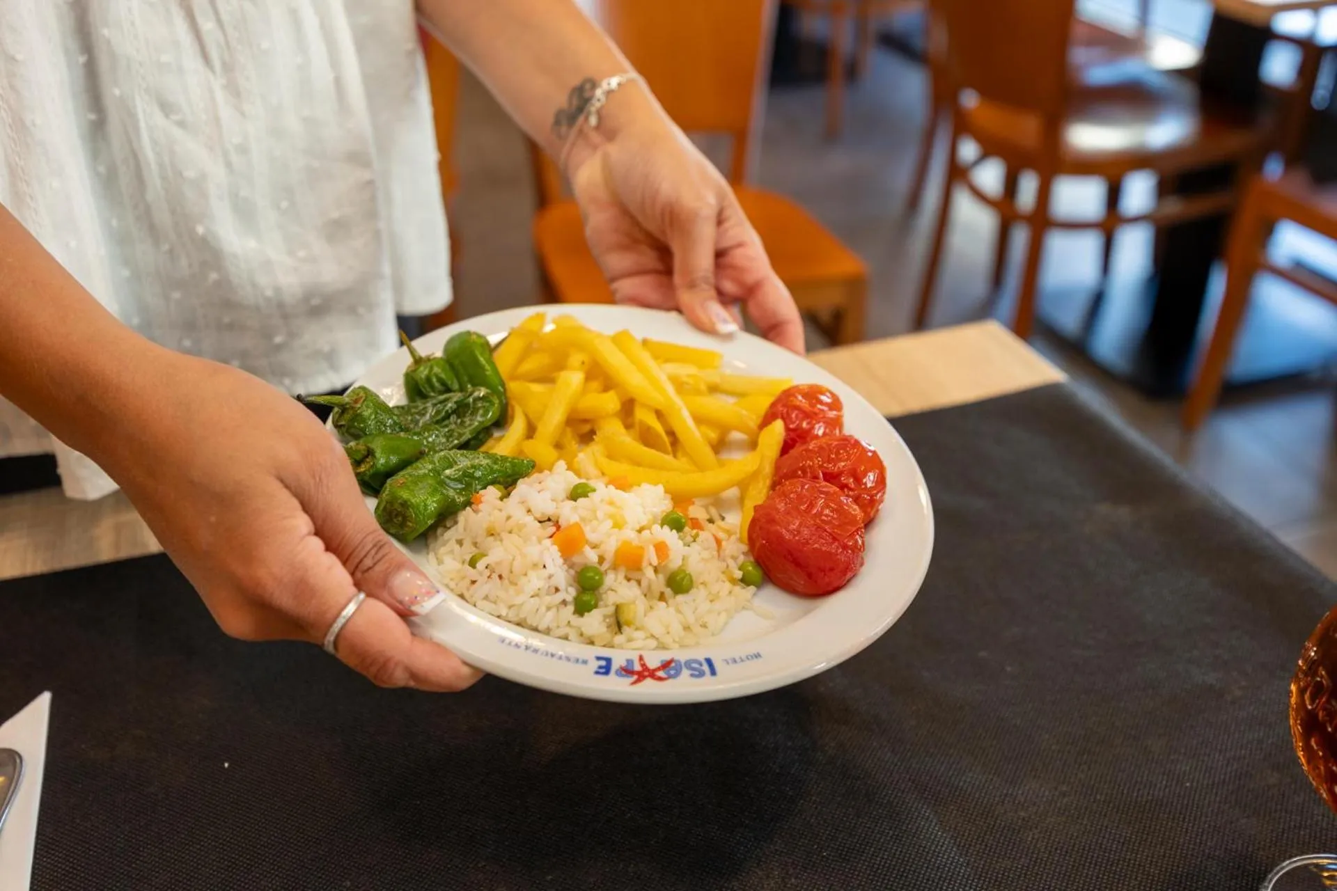 Food and drinks in Hotel Restaurante Isape GBC