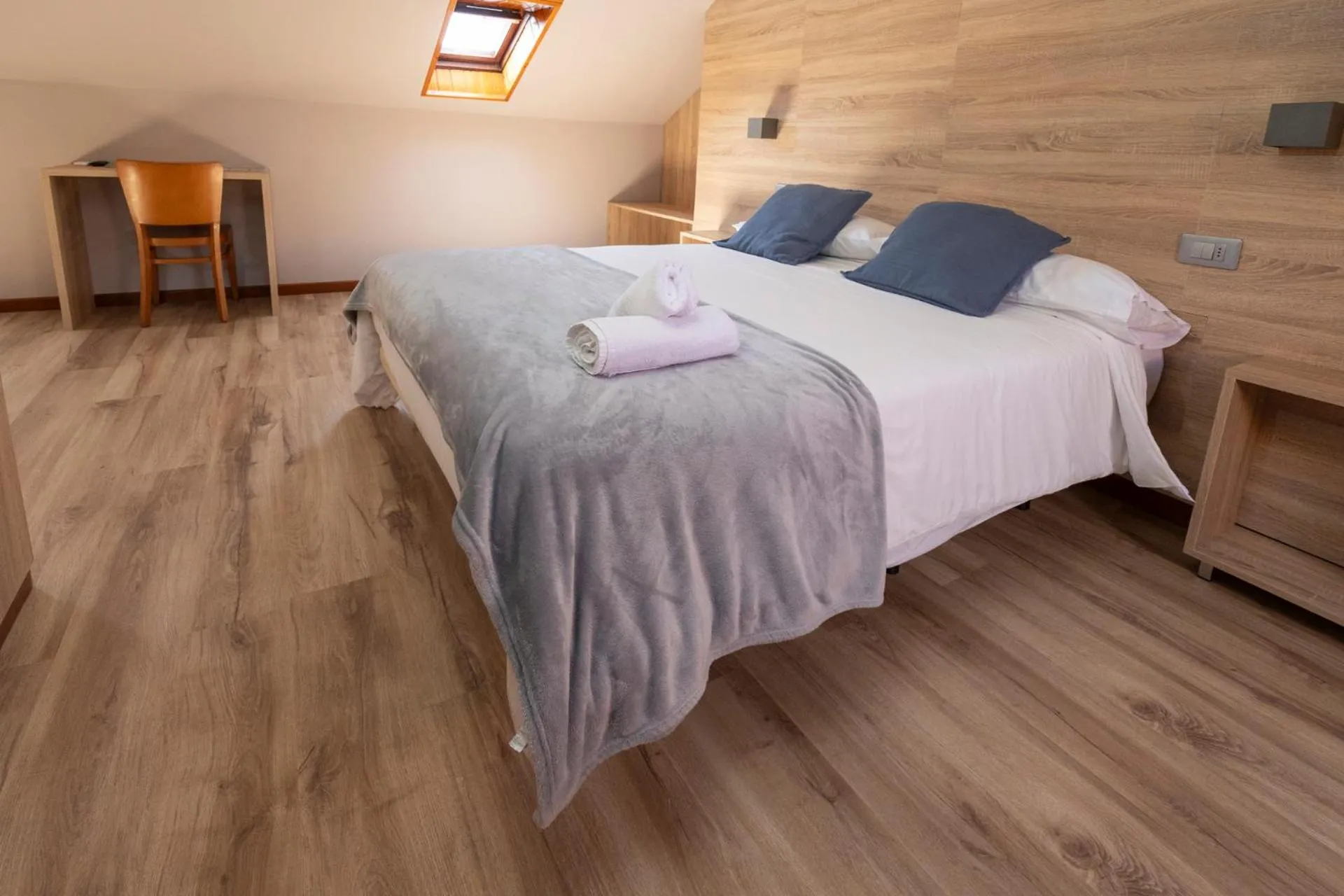 Bedroom, Bed in Hotel Restaurante Isape GBC