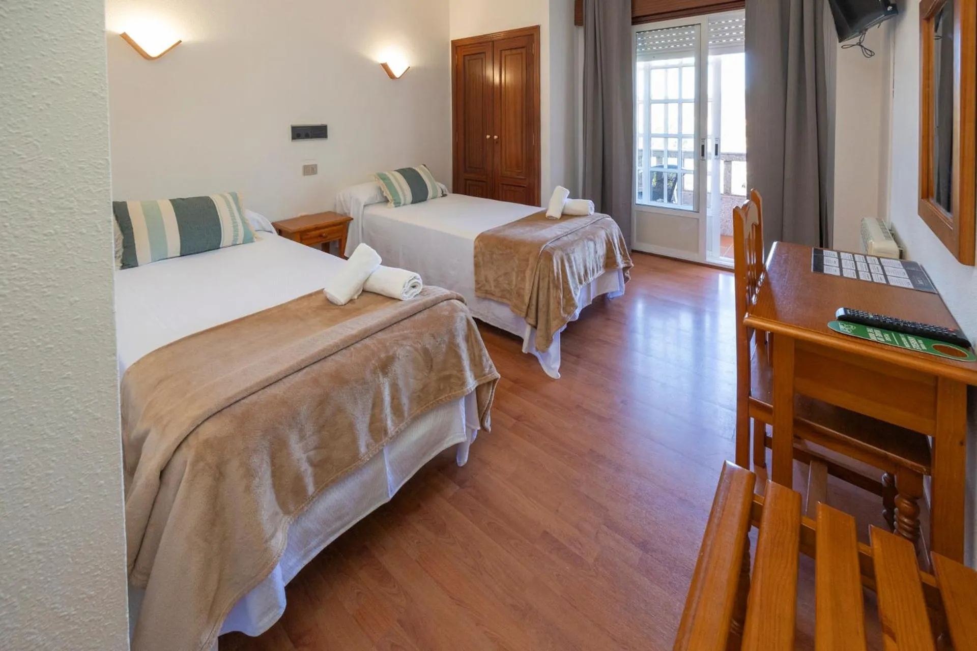 Photo of the whole room, Bed in Hotel Restaurante Isape GBC