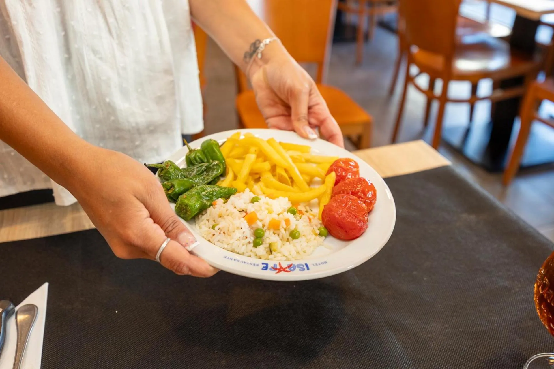 Food and drinks in Hotel Restaurante Isape GBC