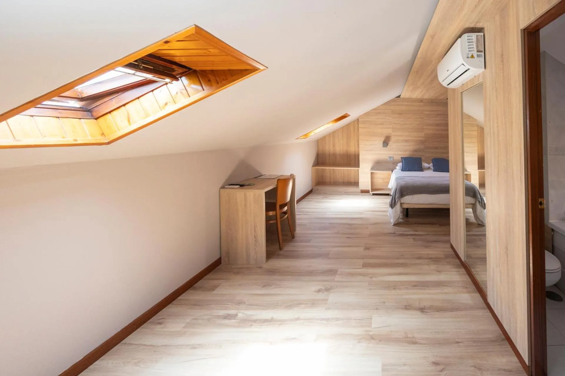 Bedroom, Bed in Hotel Restaurante Isape GBC