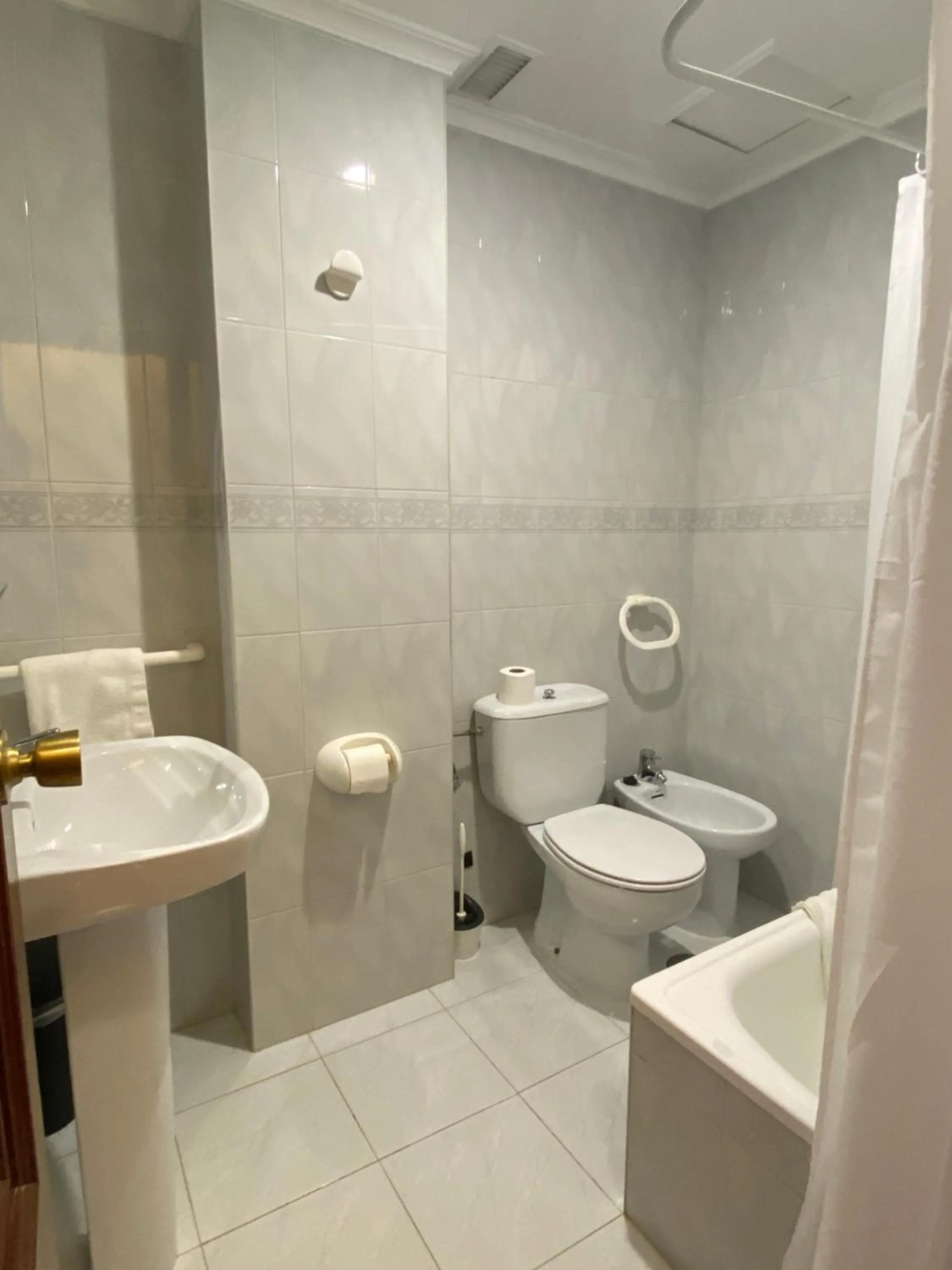 Bathroom in Hotel Restaurante Isape GBC