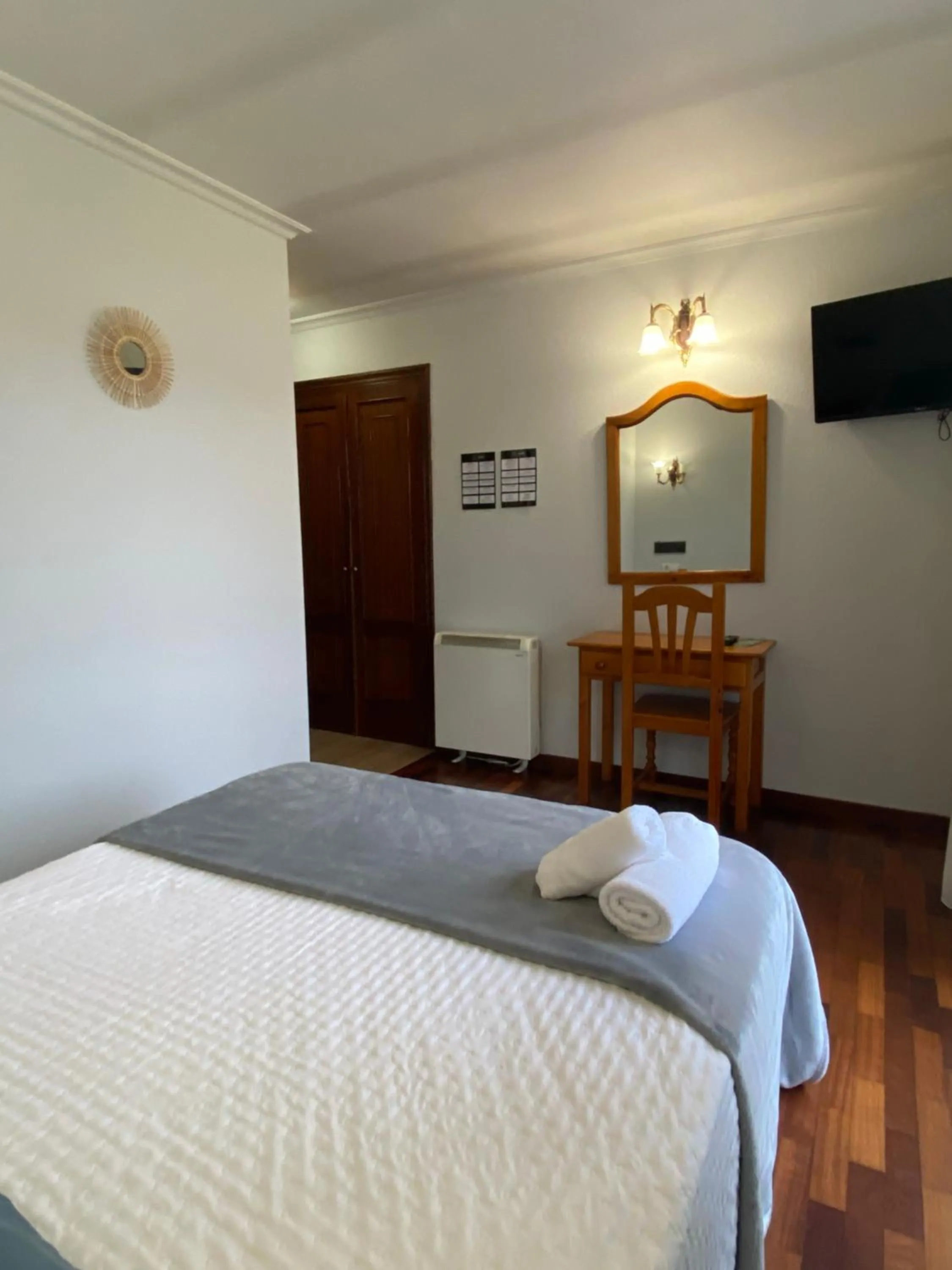 Photo of the whole room, Bed in Hotel Restaurante Isape GBC