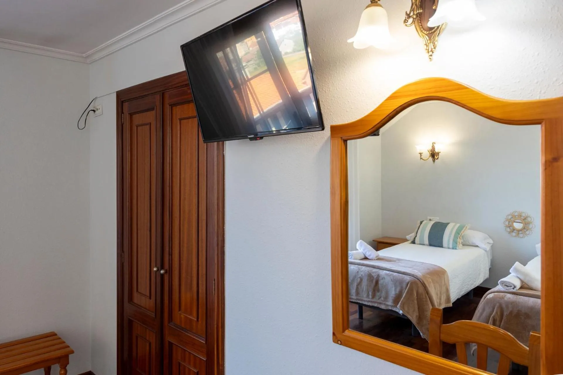 TV and multimedia, Bed in Hotel Restaurante Isape GBC