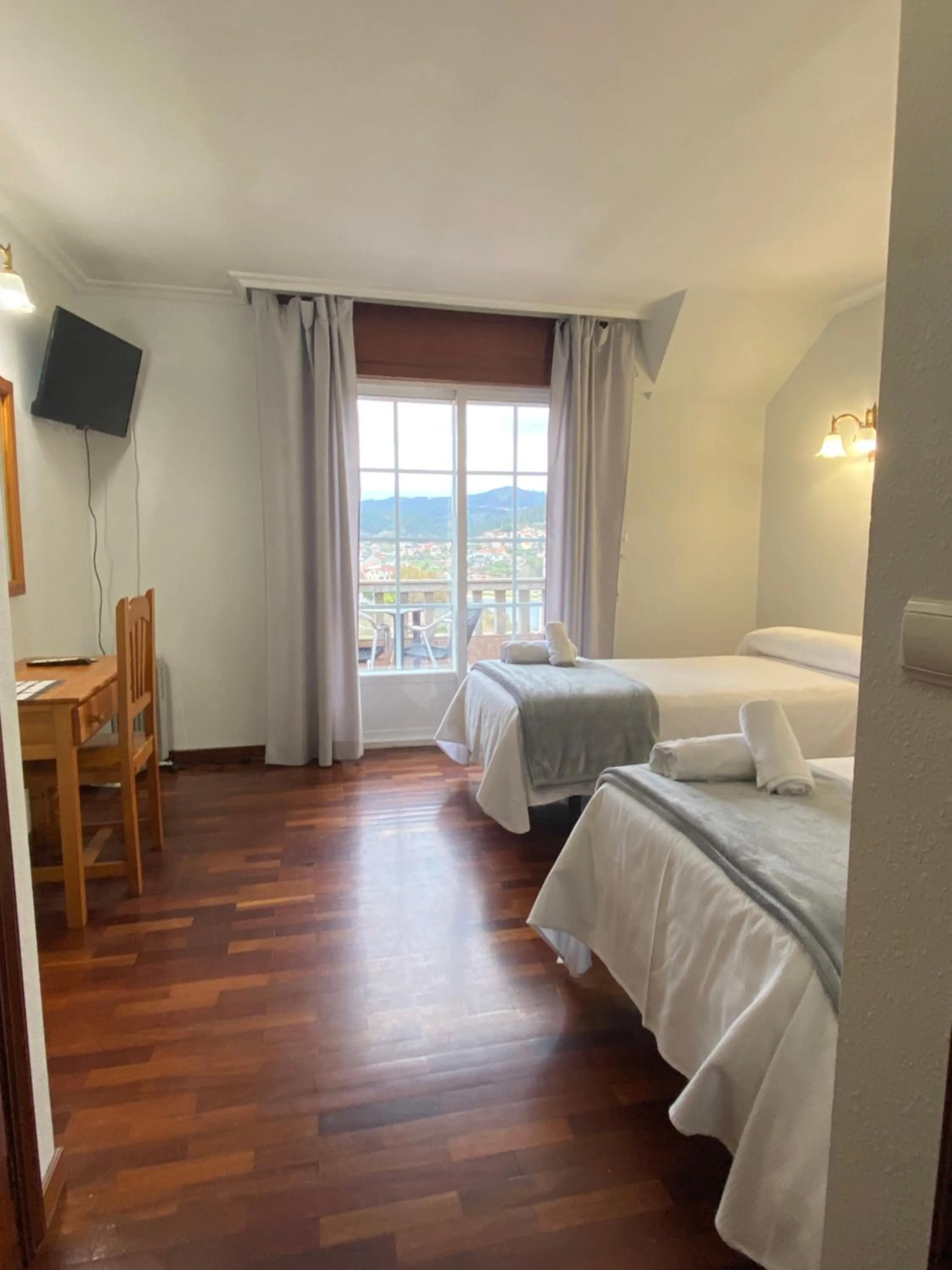 Photo of the whole room, Bed in Hotel Restaurante Isape GBC