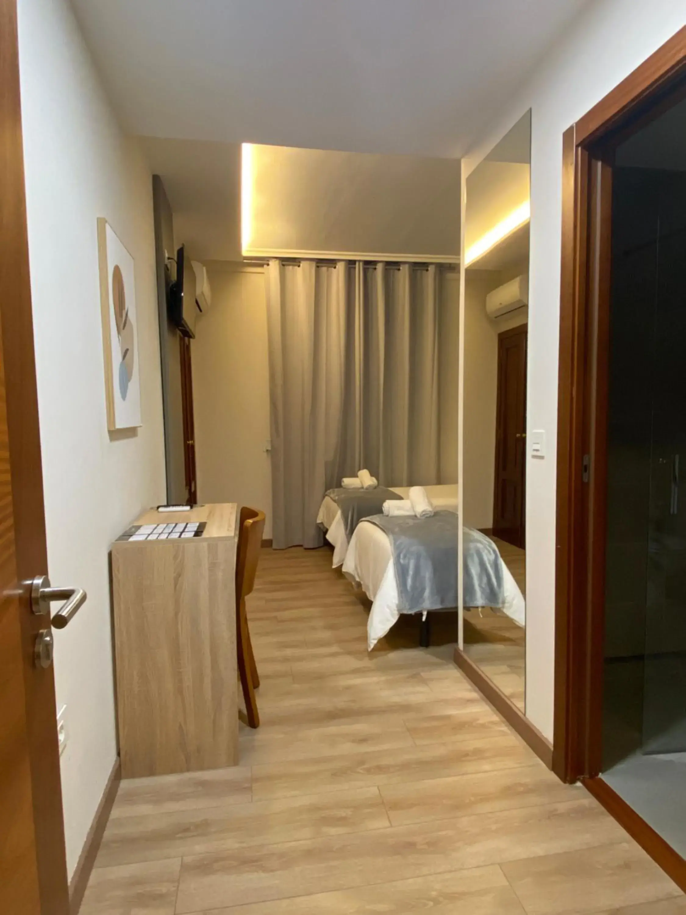 Twin Room - Disability Access in Hotel Restaurante Isape GBC Twin Room - Disability Access in Hotel Restaurante Isape GBC