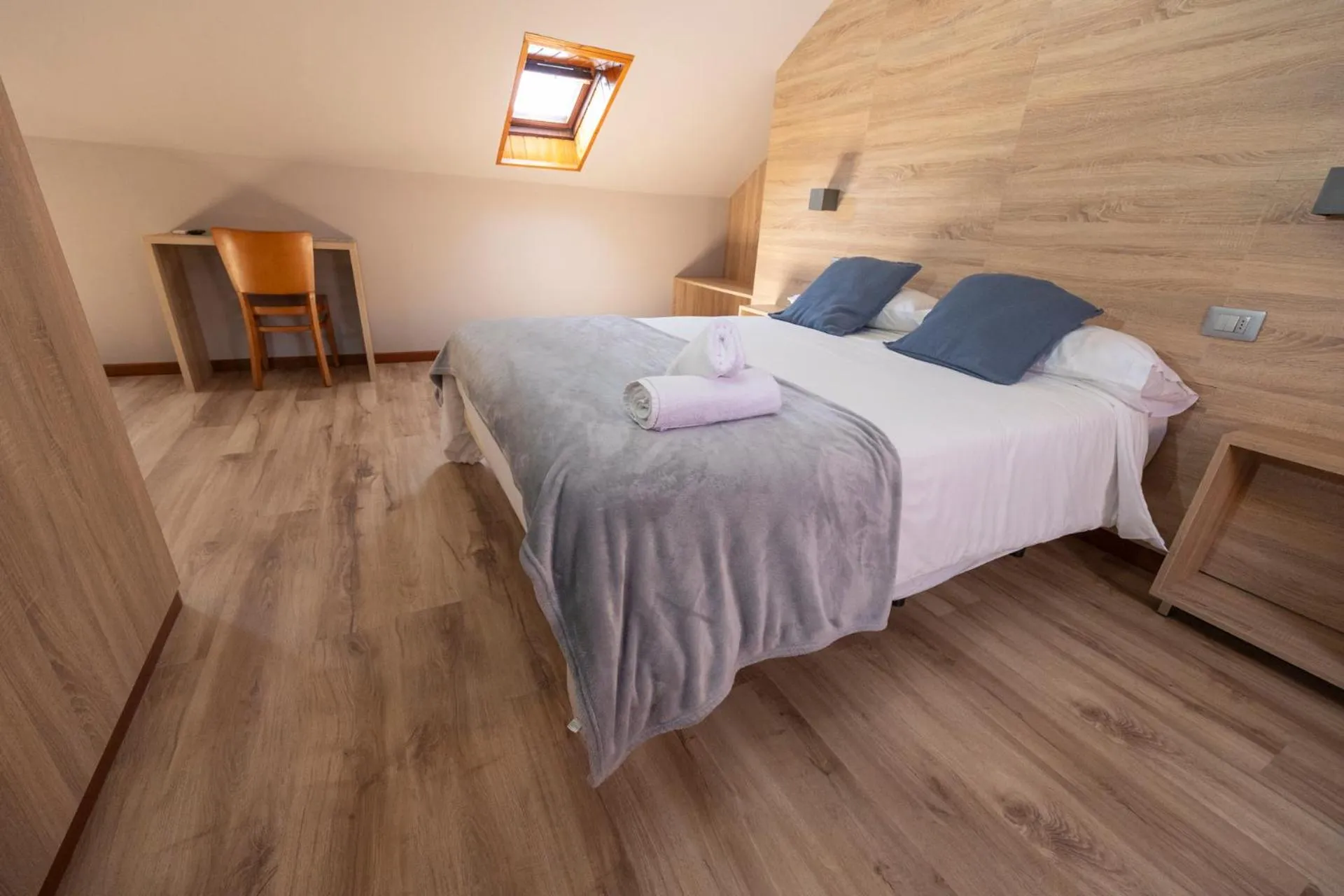 Bedroom, Bed in Hotel Restaurante Isape GBC