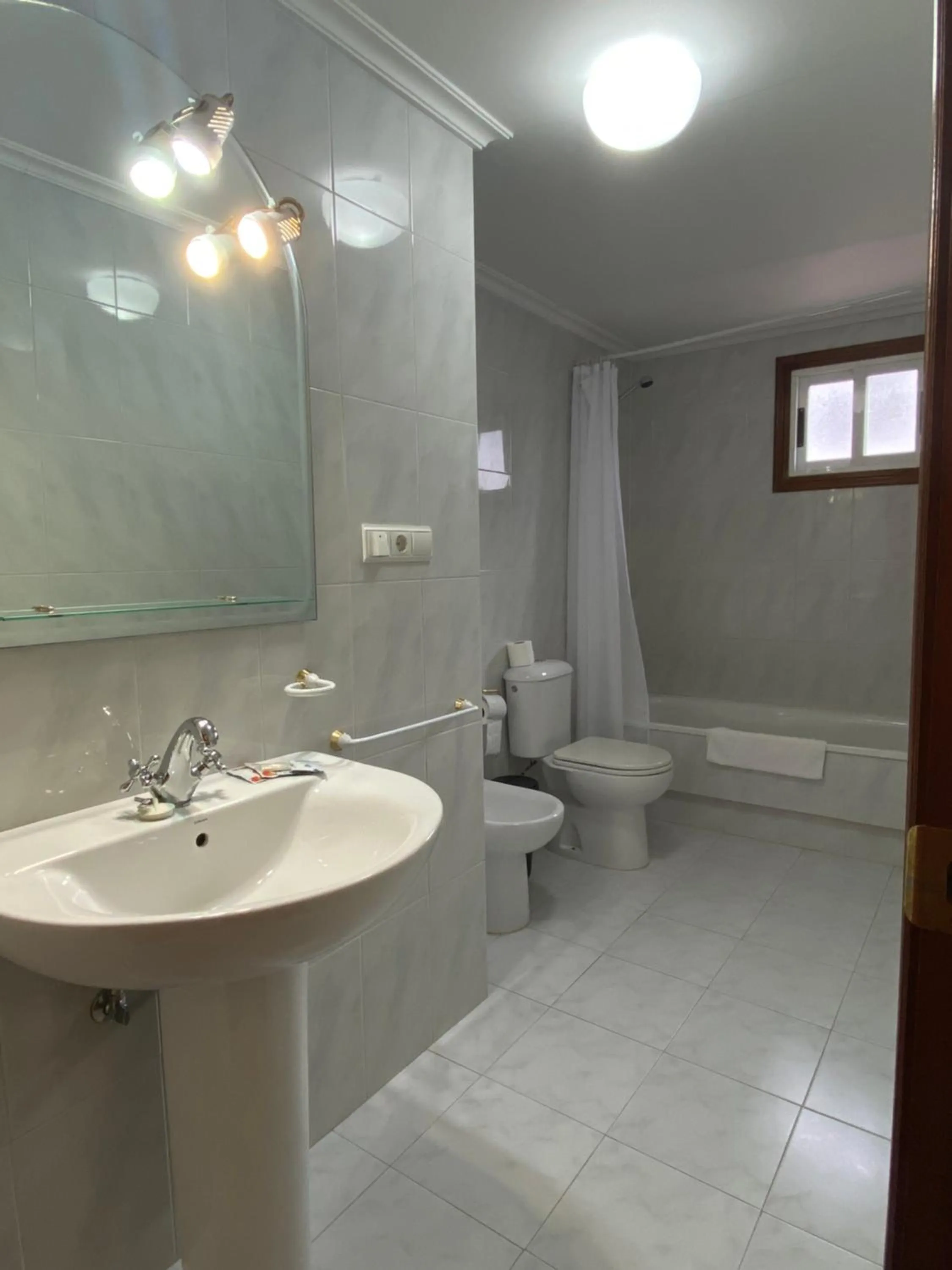 Bathroom in Hotel Restaurante Isape GBC