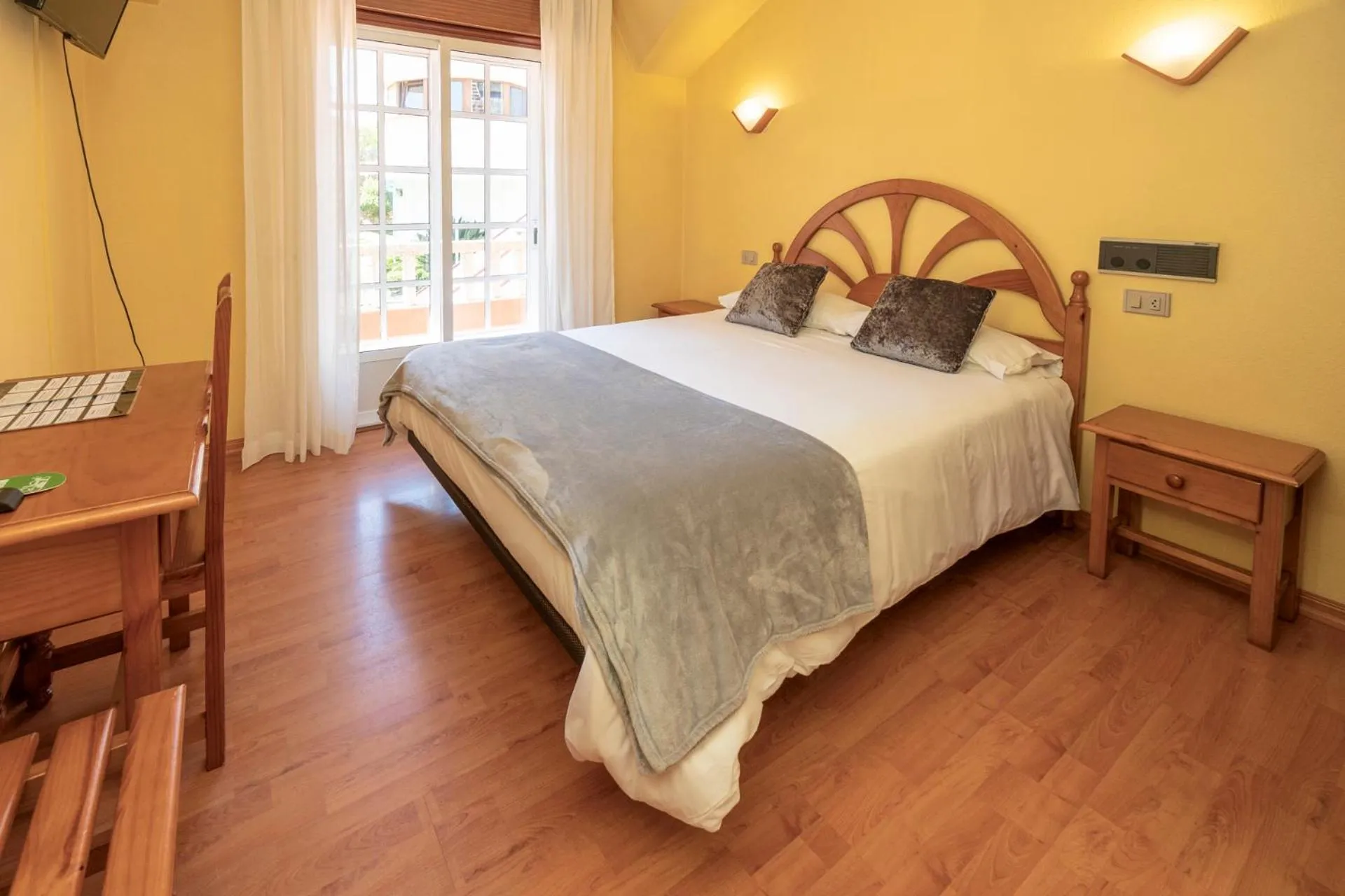 Bedroom, Bed in Hotel Restaurante Isape GBC