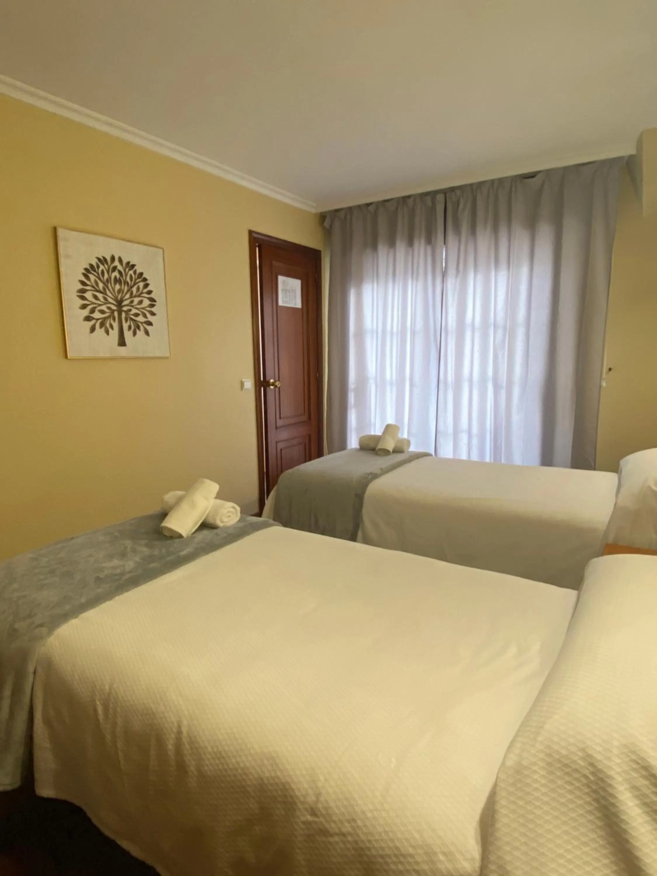 Photo of the whole room, Bed in Hotel Restaurante Isape GBC