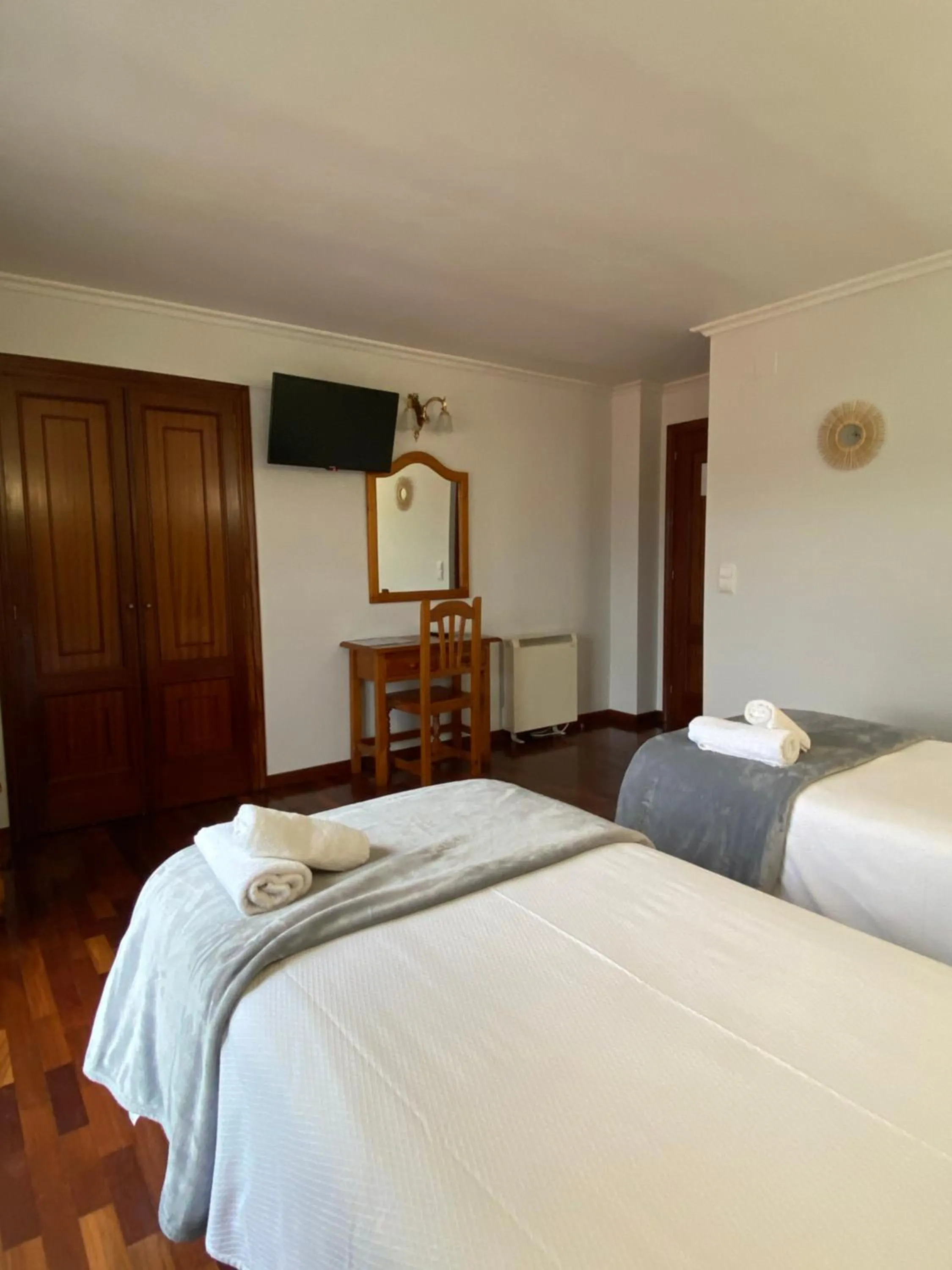 Photo of the whole room, Bed in Hotel Restaurante Isape GBC