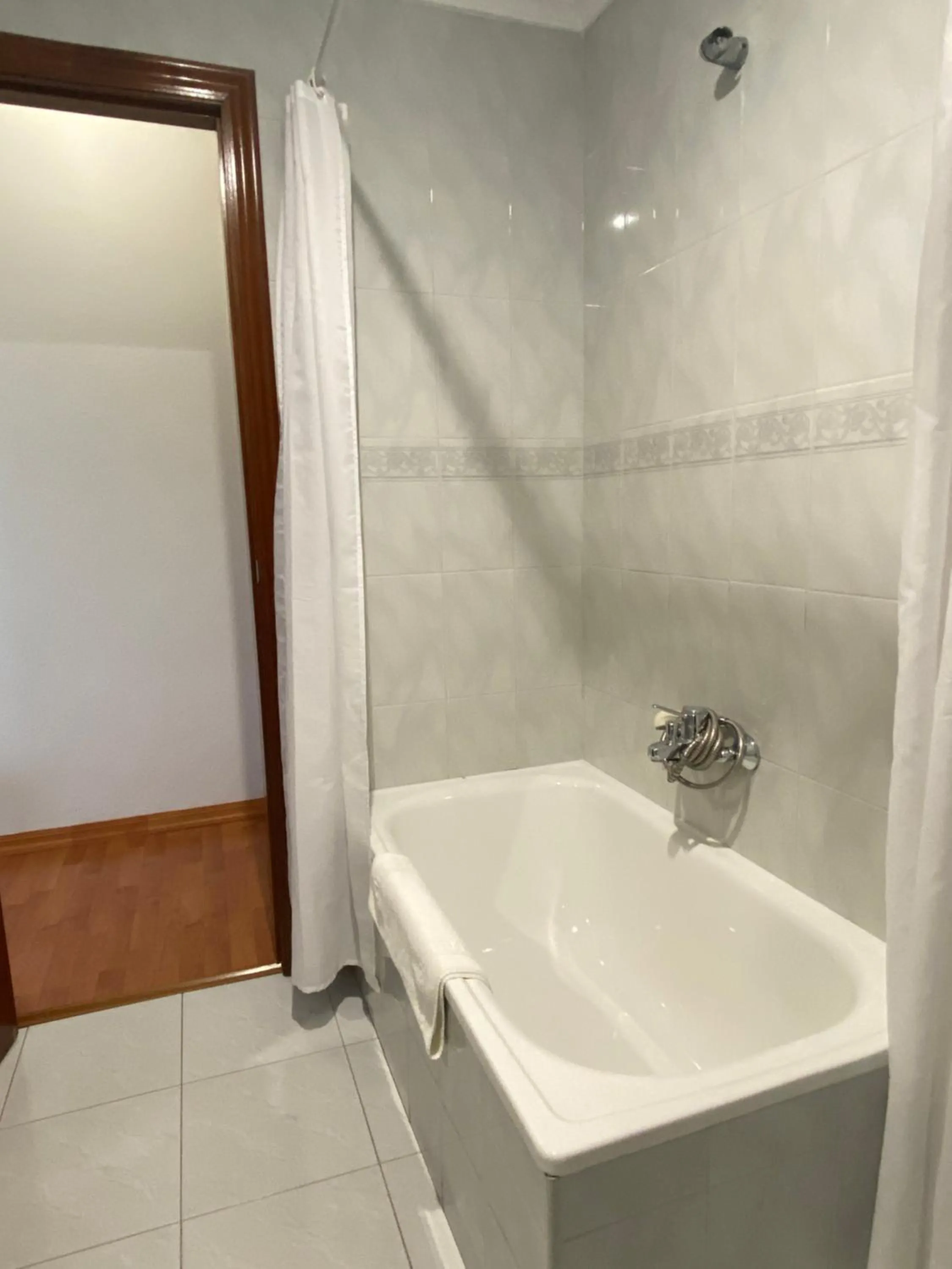 Bath in Hotel Restaurante Isape GBC