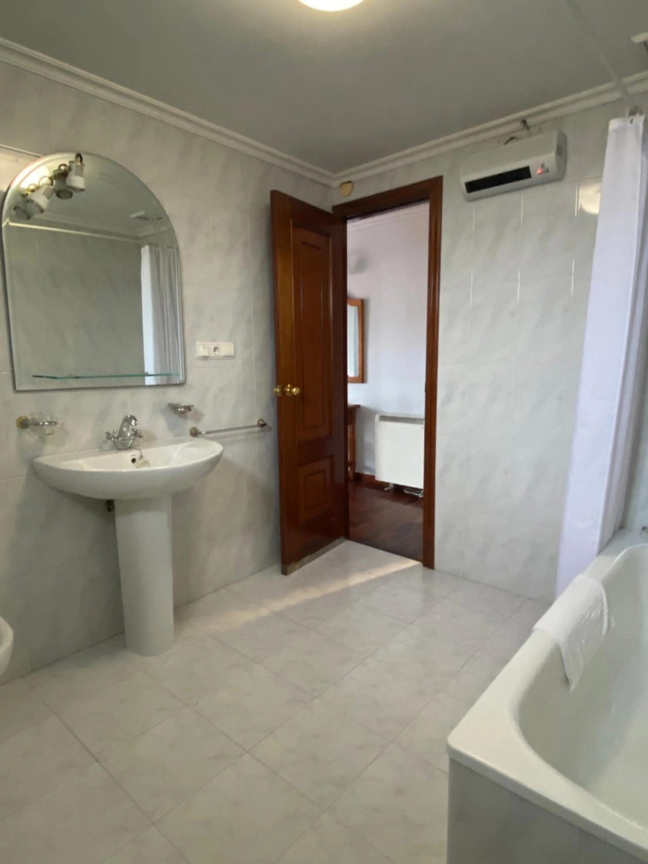 Bathroom in Hotel Restaurante Isape GBC