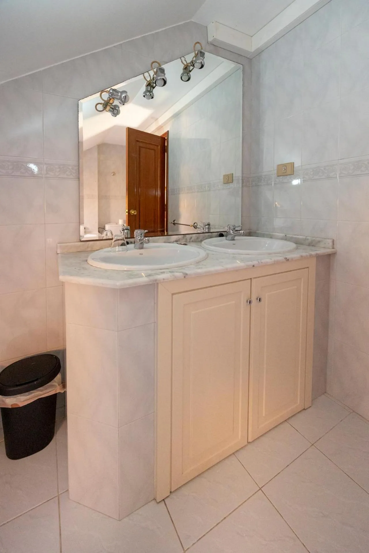 Bathroom in Hotel Restaurante Isape GBC