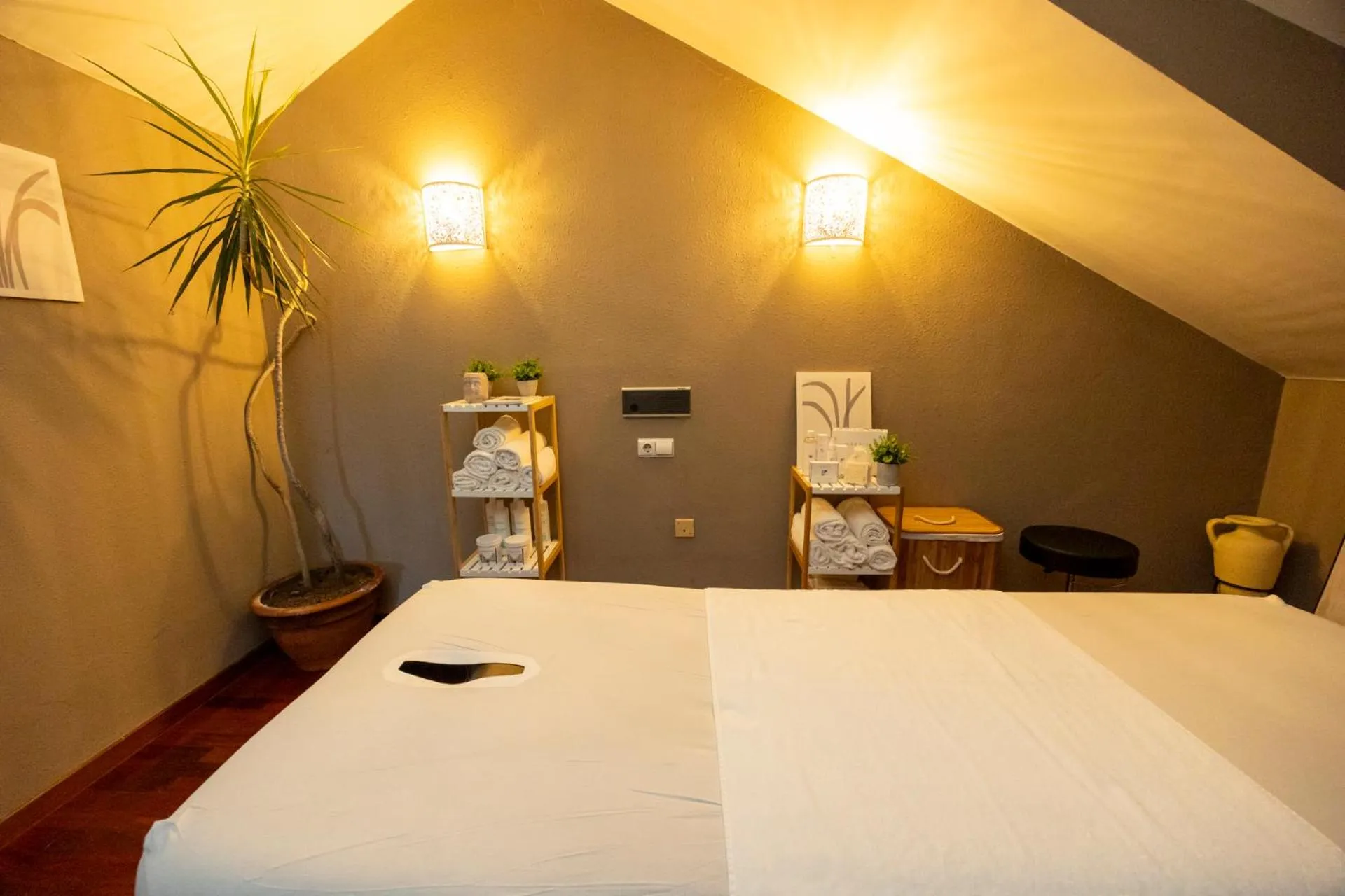 Massage, Bed in Hotel Restaurante Isape GBC