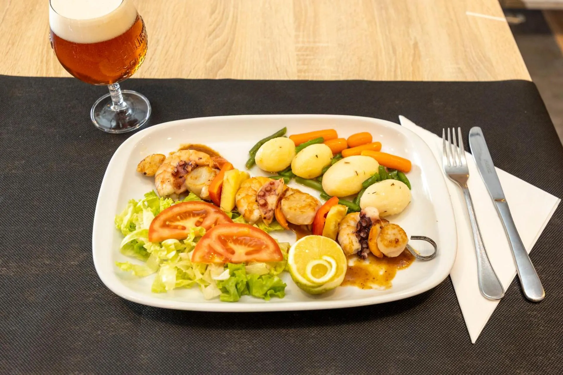 Food and drinks in Hotel Restaurante Isape GBC