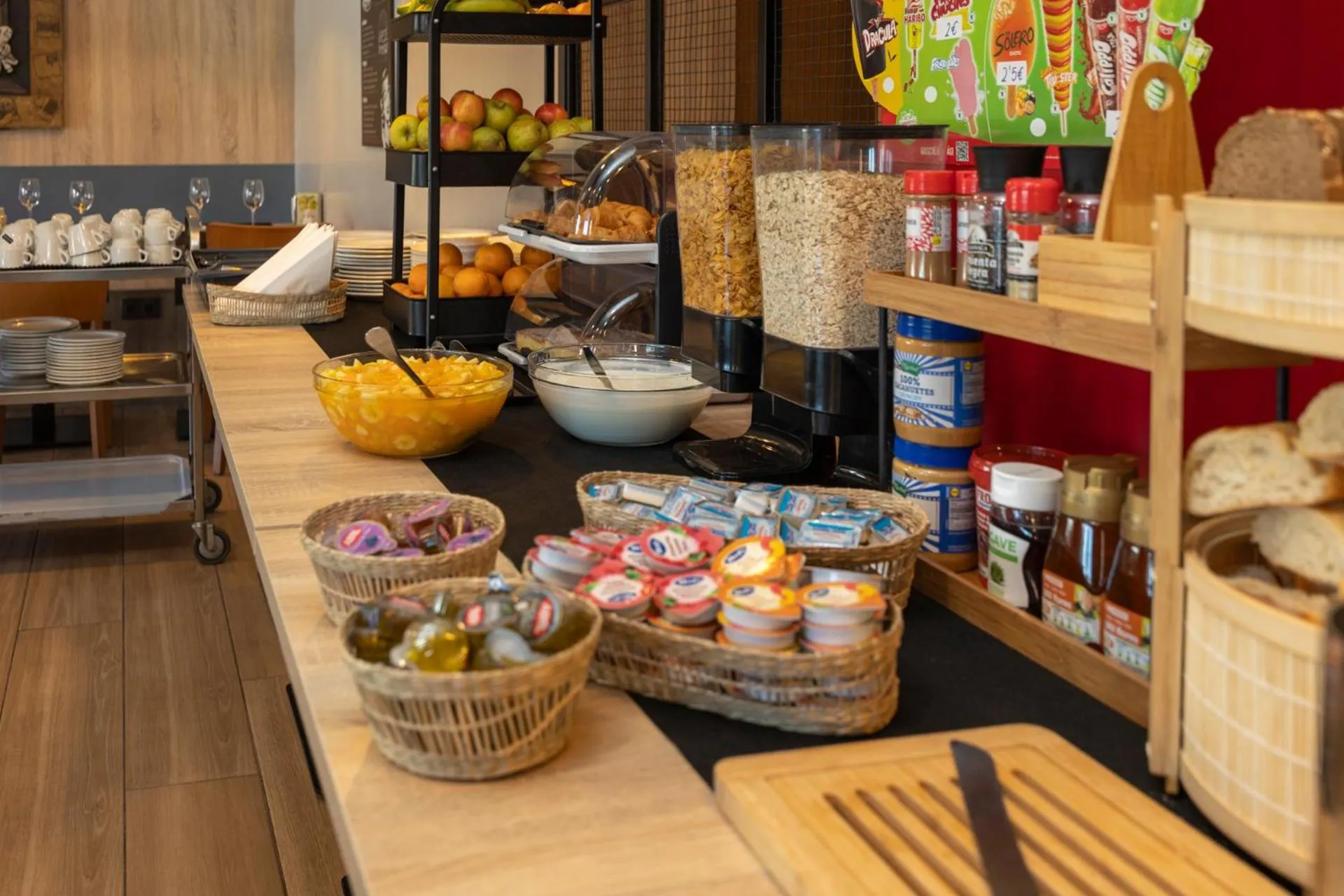 Buffet breakfast in Hotel Restaurante Isape GBC