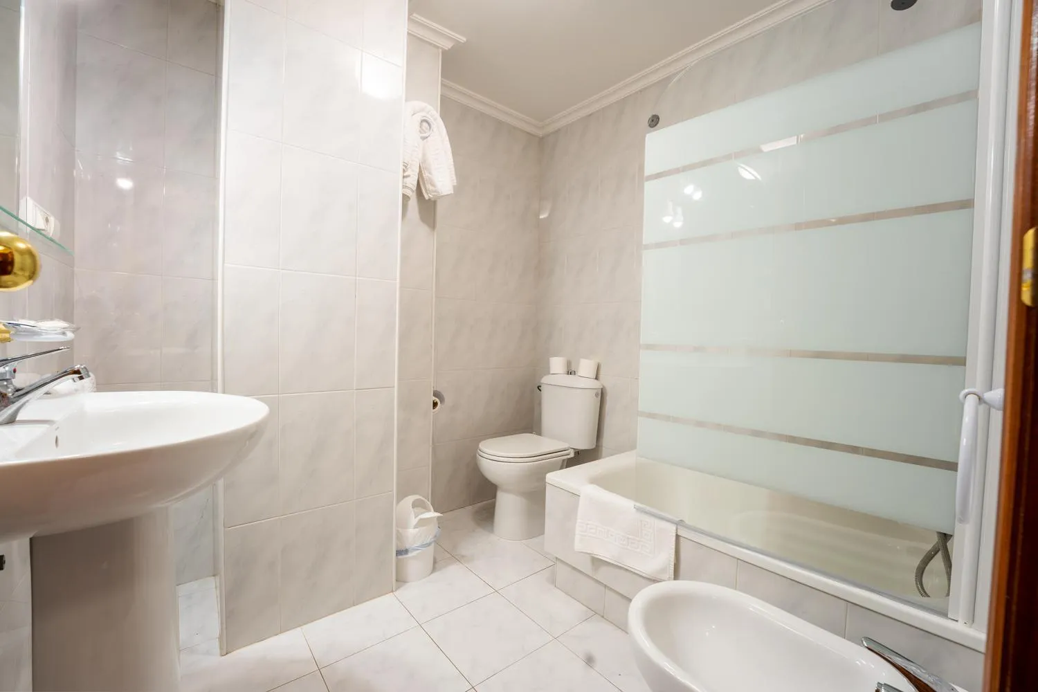 Bathroom in Hotel Restaurante Isape GBC