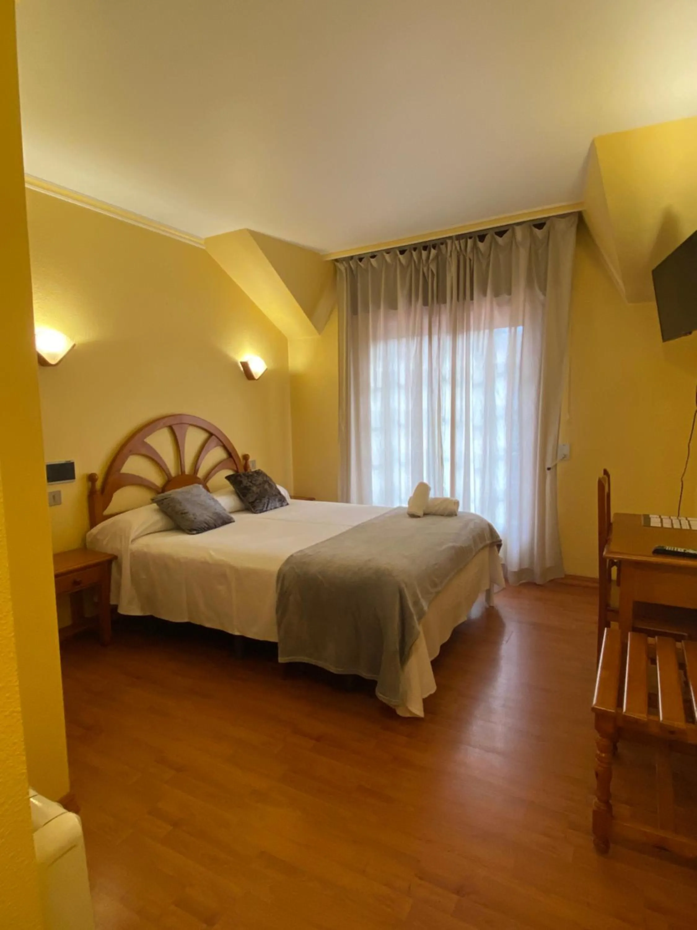 Photo of the whole room, Bed in Hotel Restaurante Isape GBC