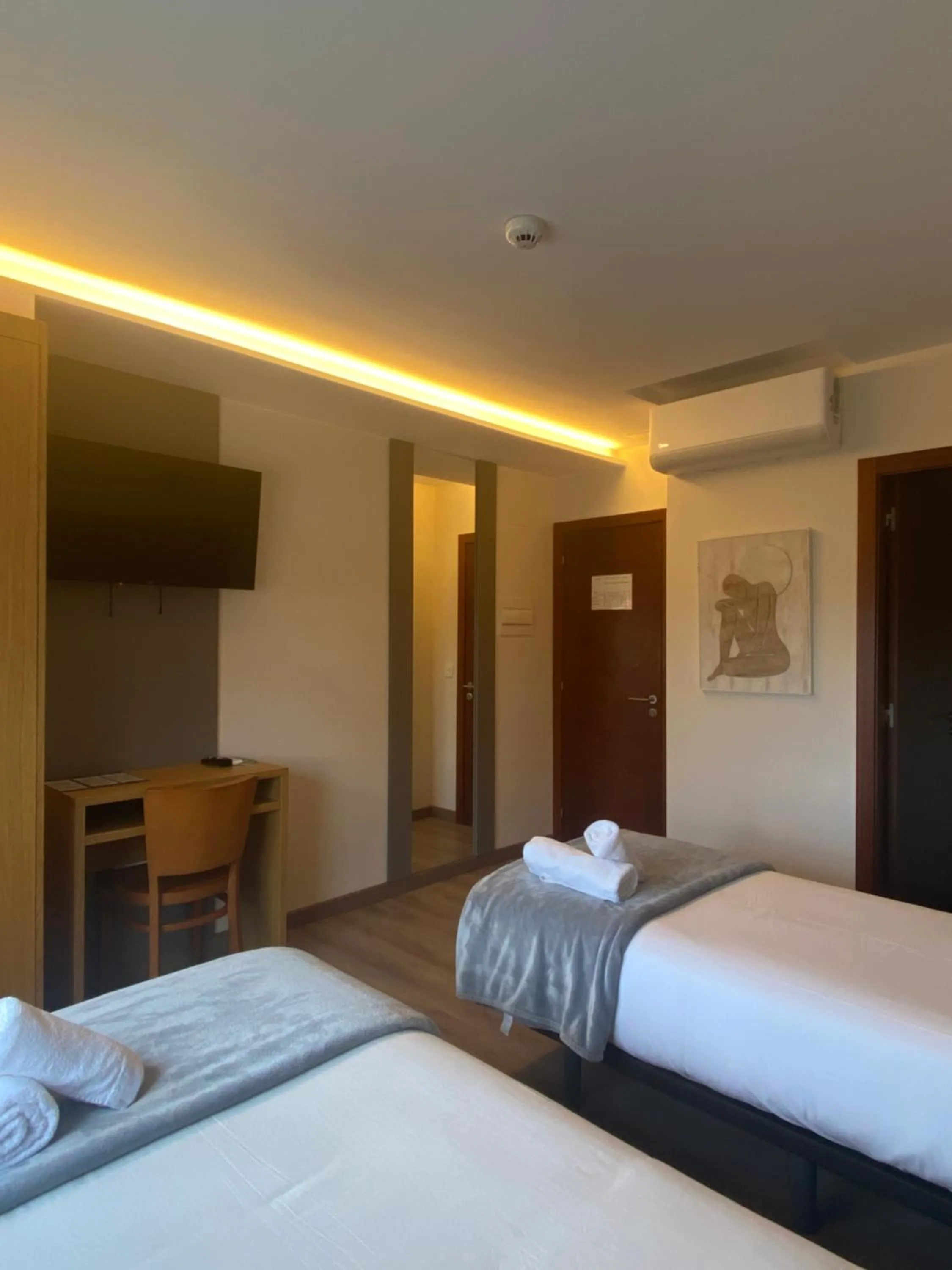 Photo of the whole room, Bed in Hotel Restaurante Isape GBC