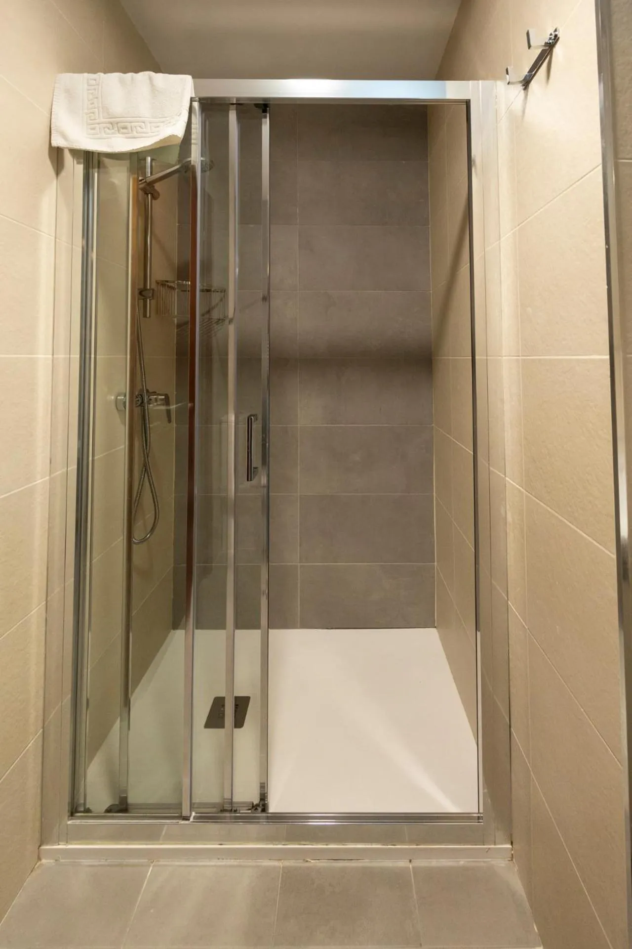 Shower in Hotel Restaurante Isape GBC