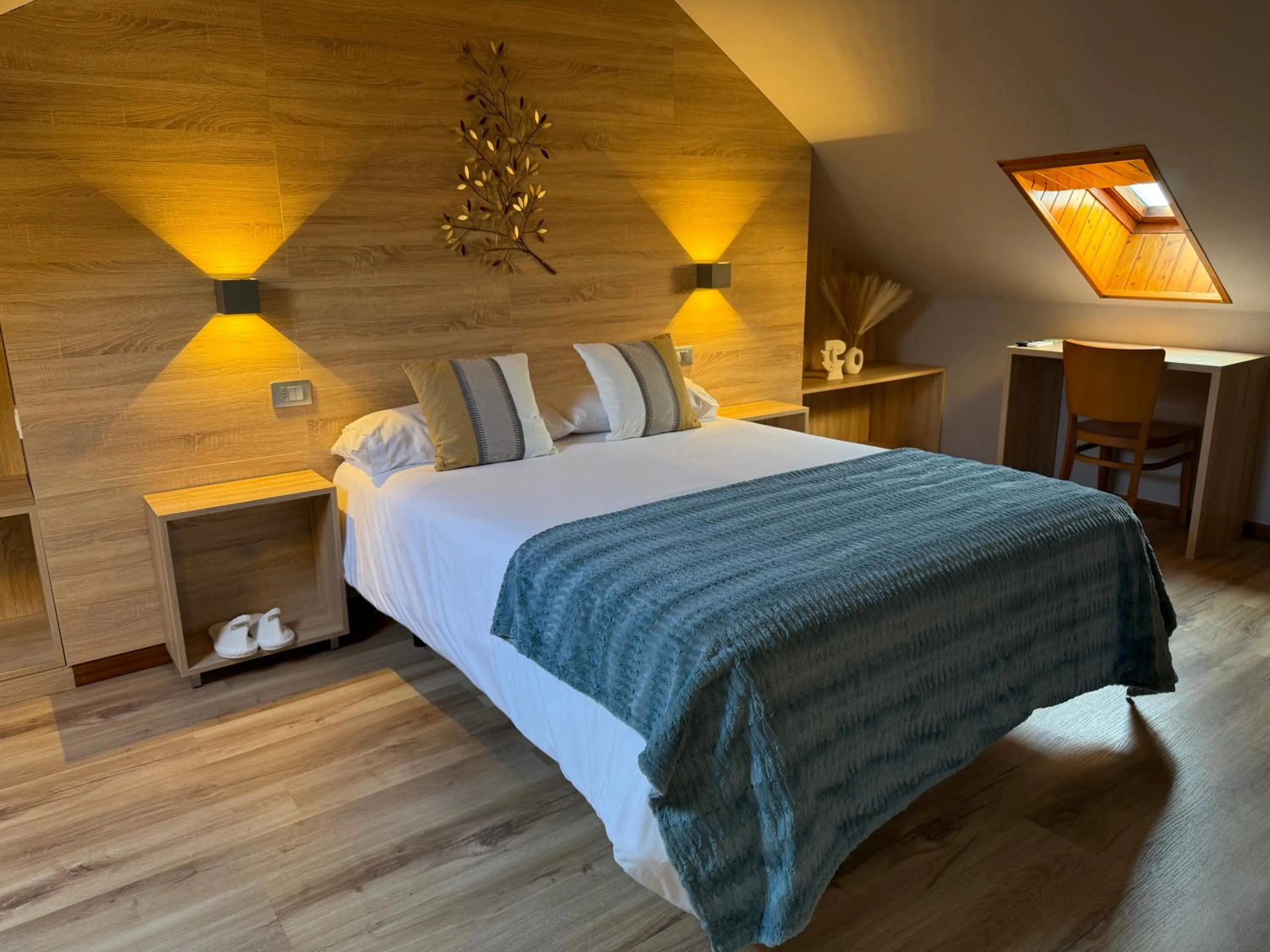 Bedroom, Bed in Hotel Restaurante Isape GBC