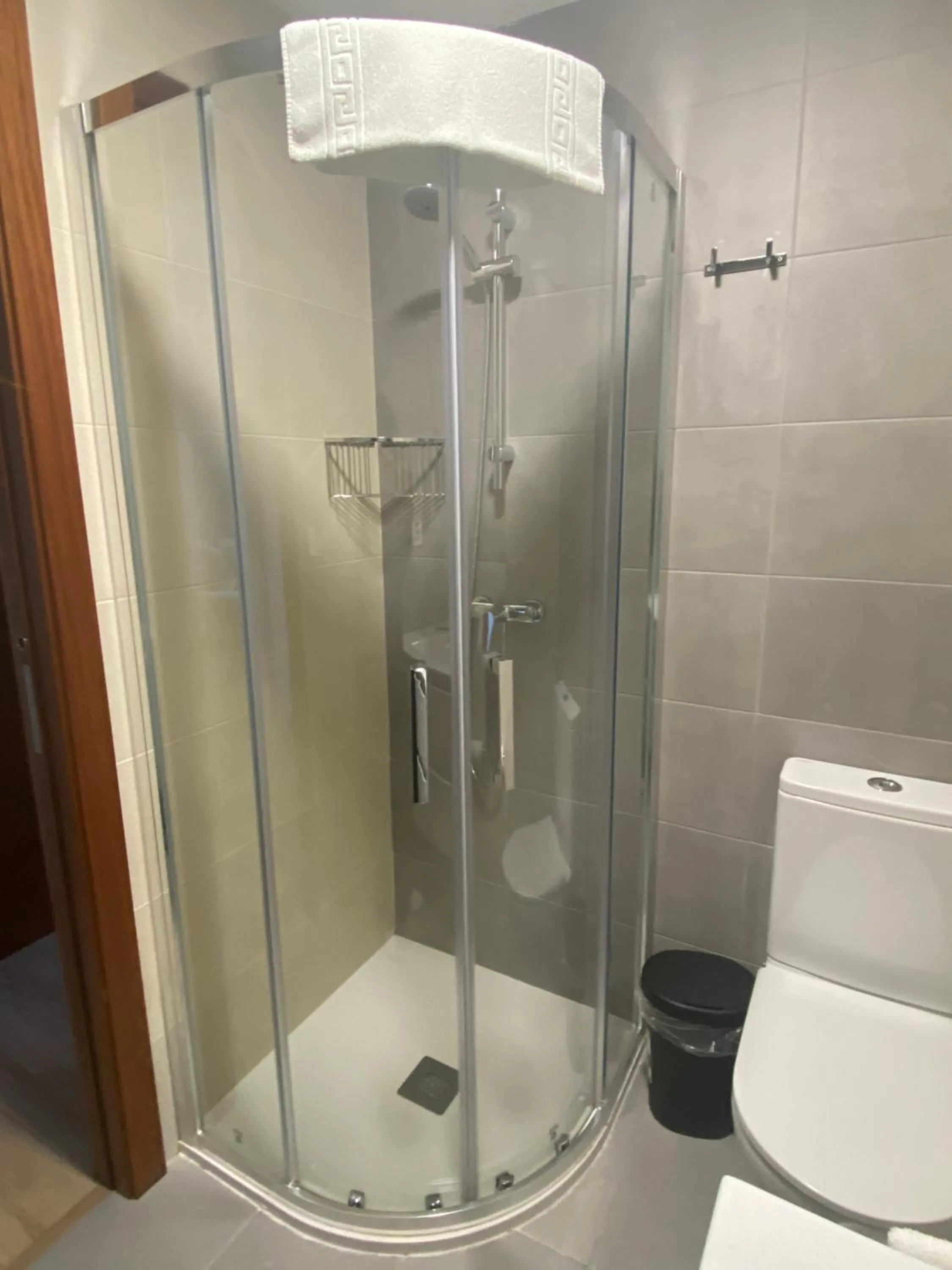 Shower in Hotel Restaurante Isape GBC
