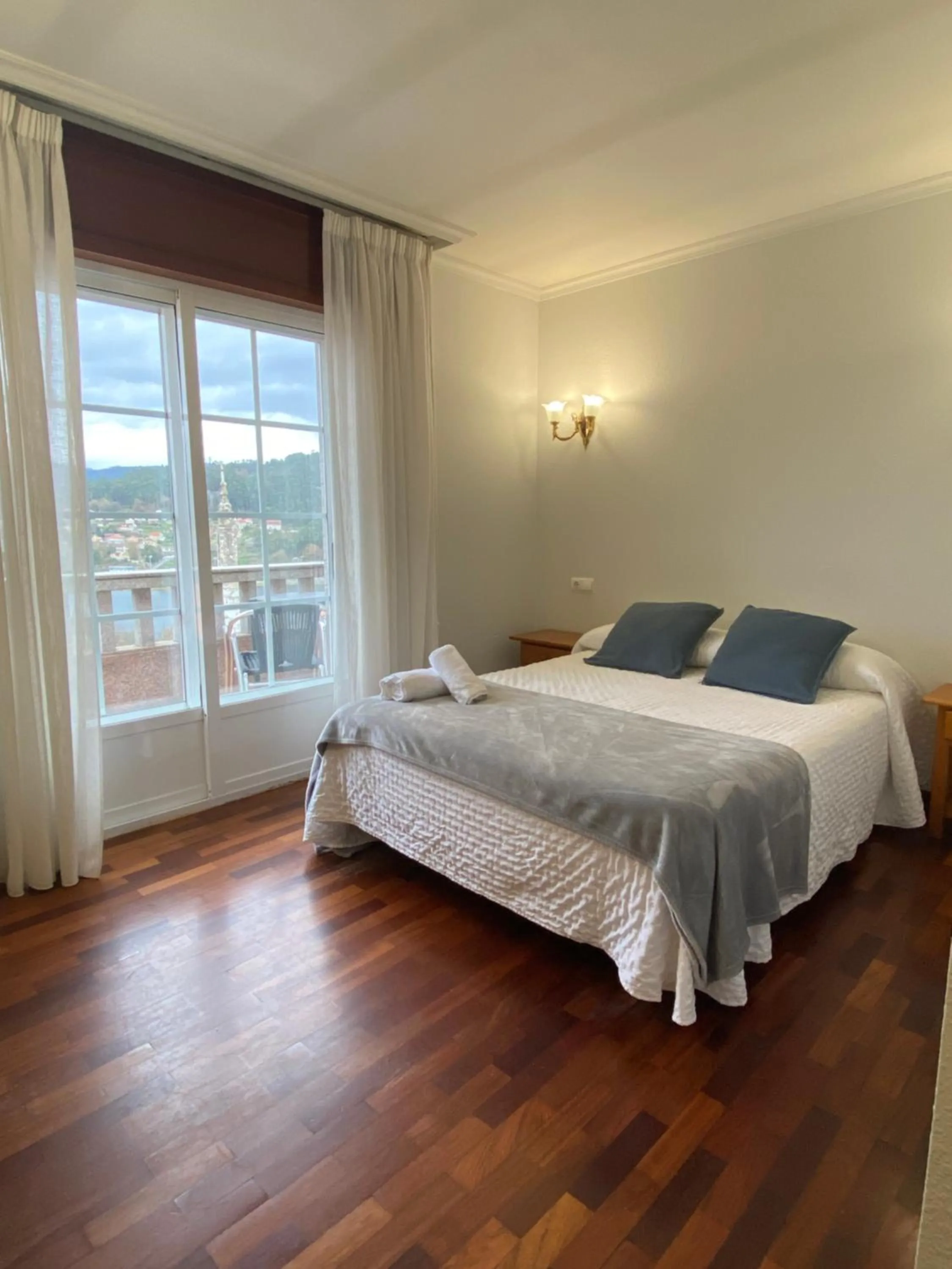 Photo of the whole room, Bed in Hotel Restaurante Isape GBC