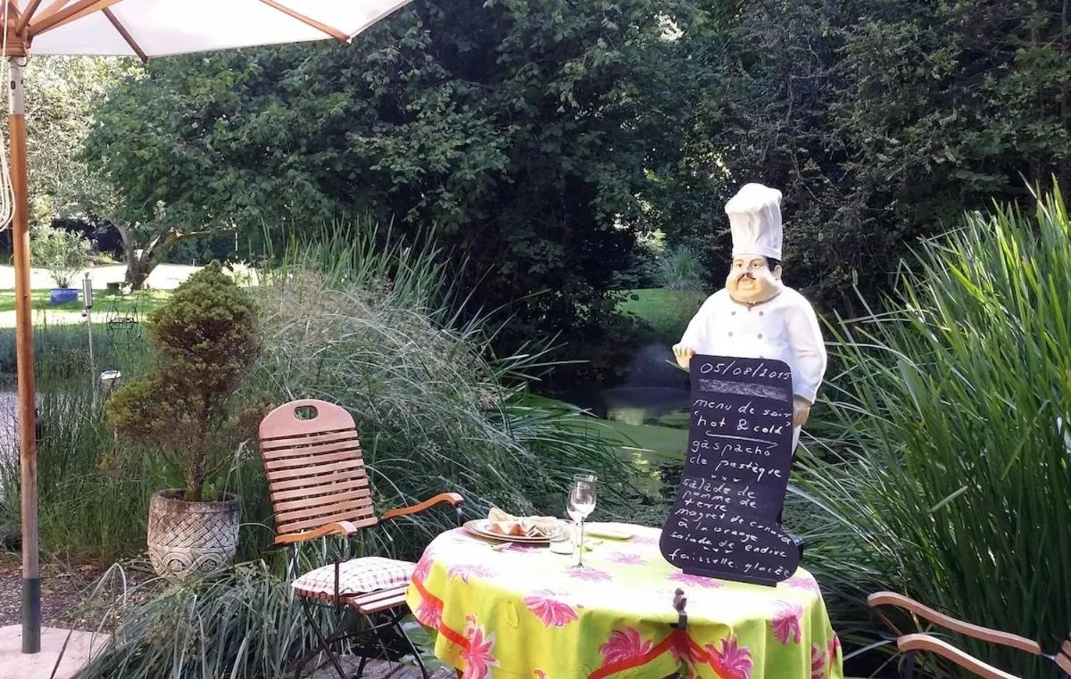 Restaurant/places to eat in MaisonMazerand