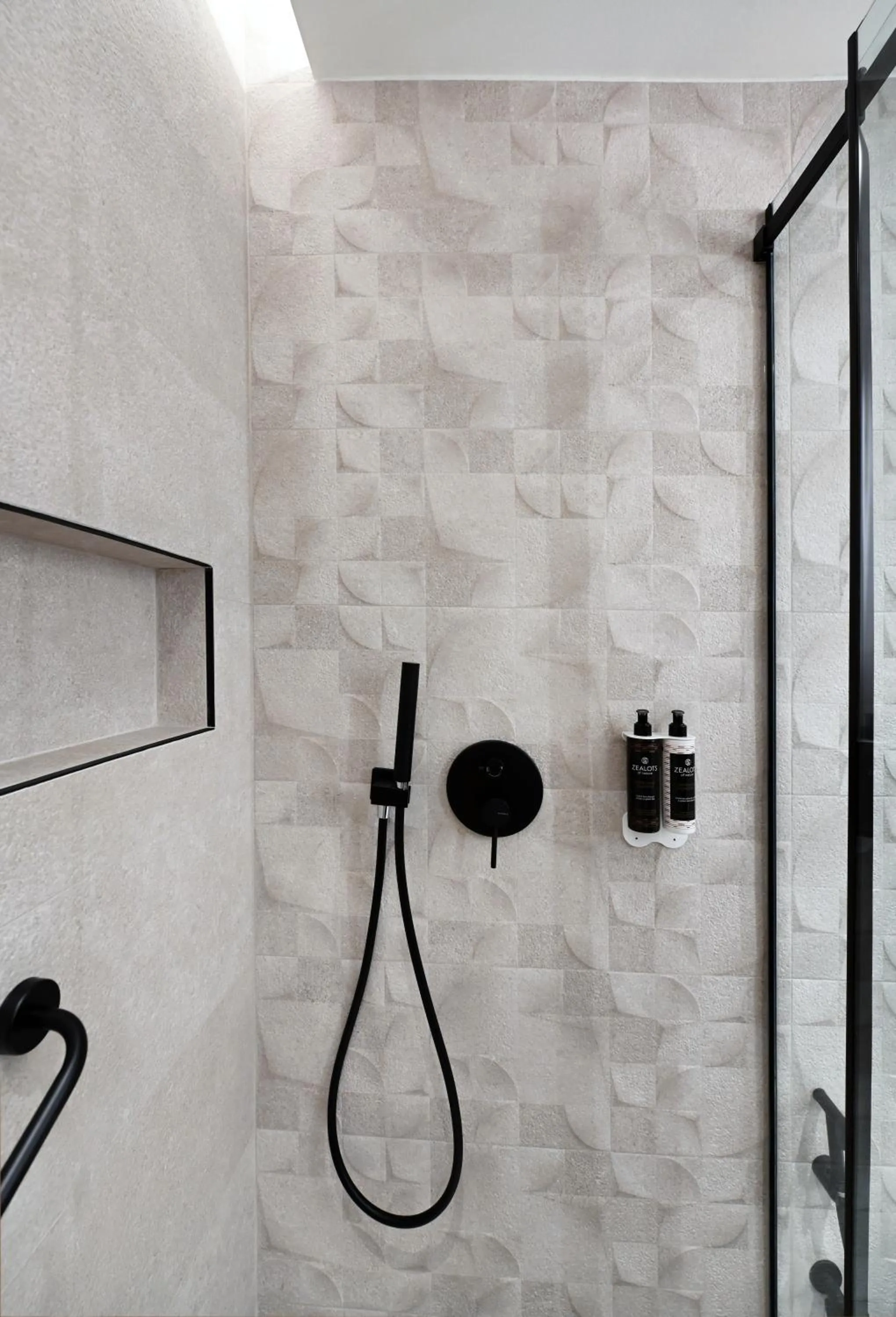 Shower in Icon Central SKG