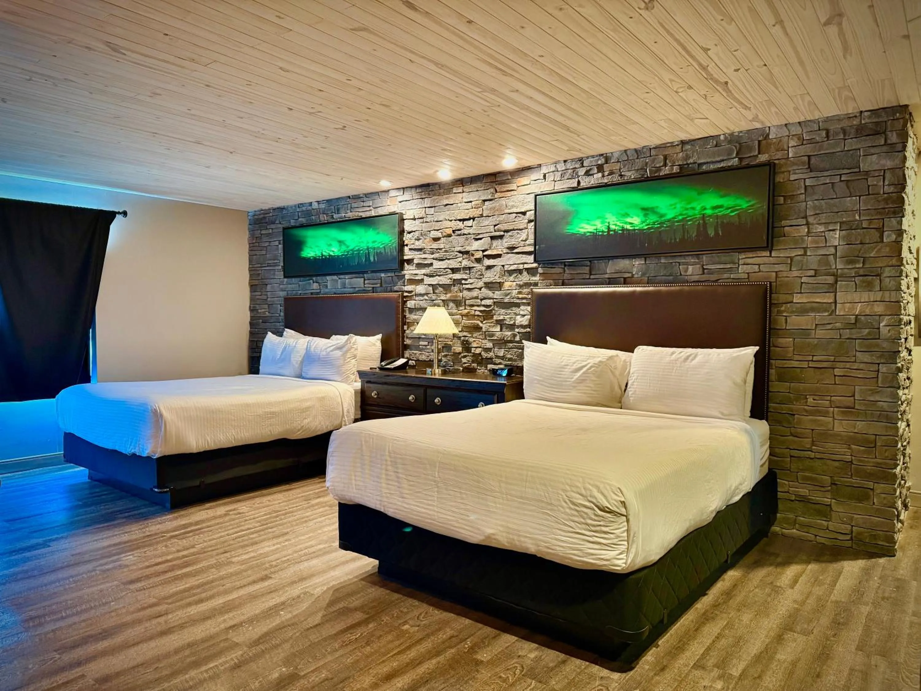 Bed in Quality Inn Fort Frances