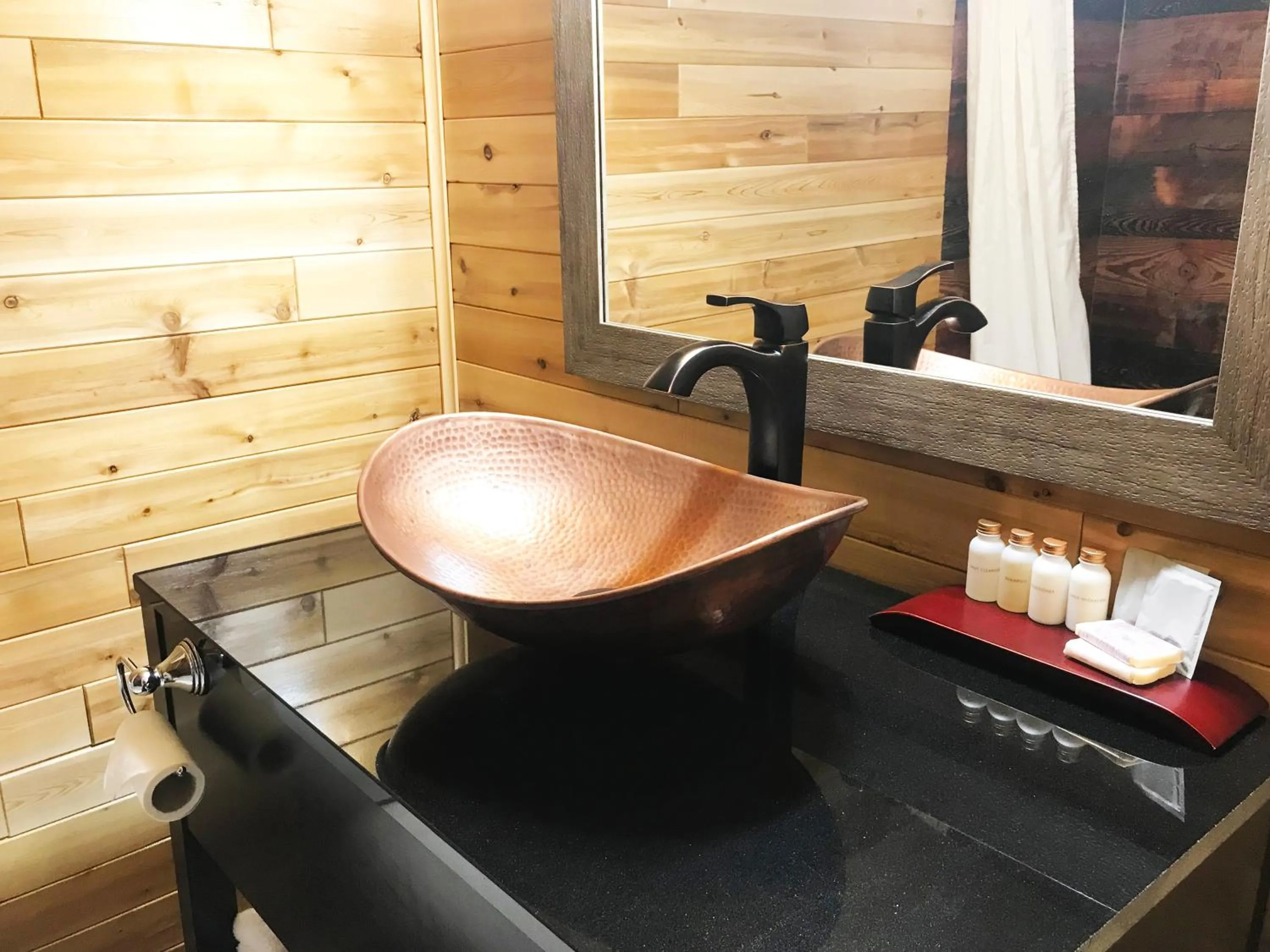 Bathroom in Copper River Inn