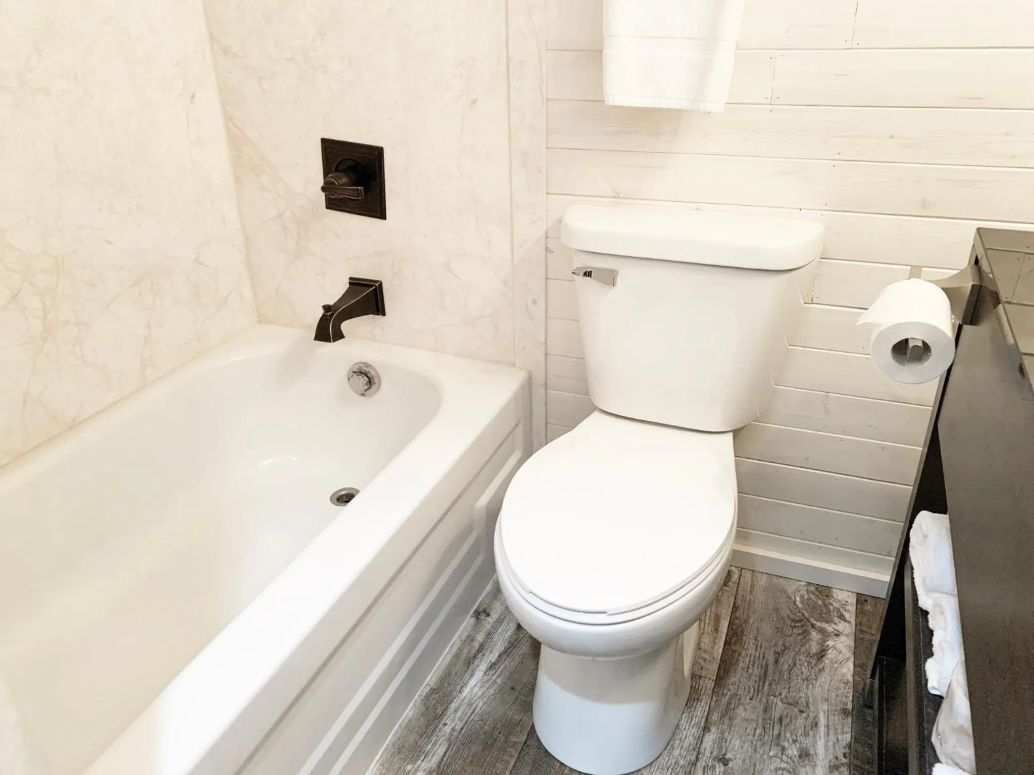 Shower in Copper River Inn