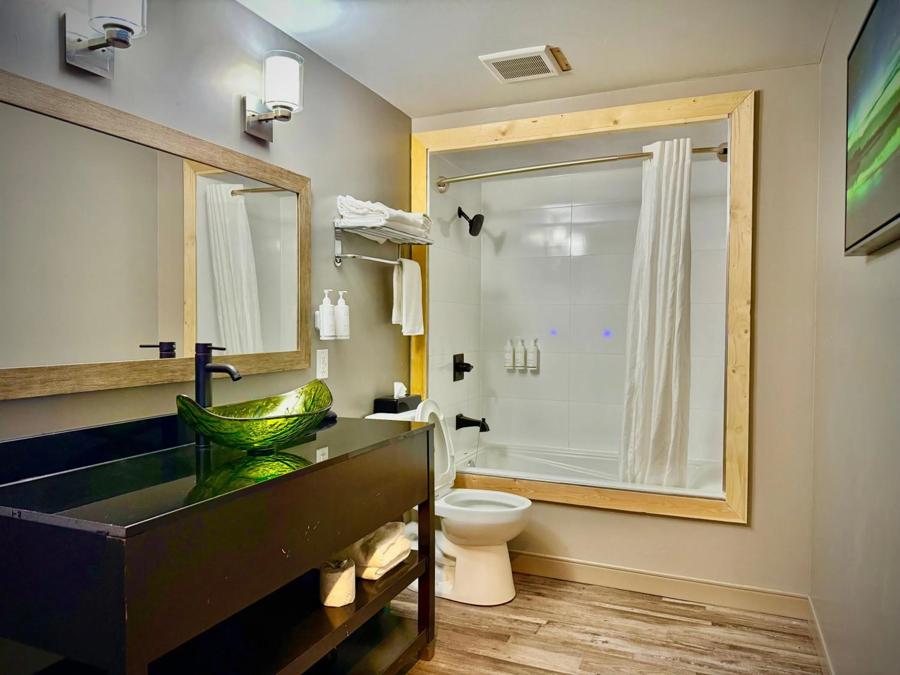 Shower in Quality Inn Fort Frances